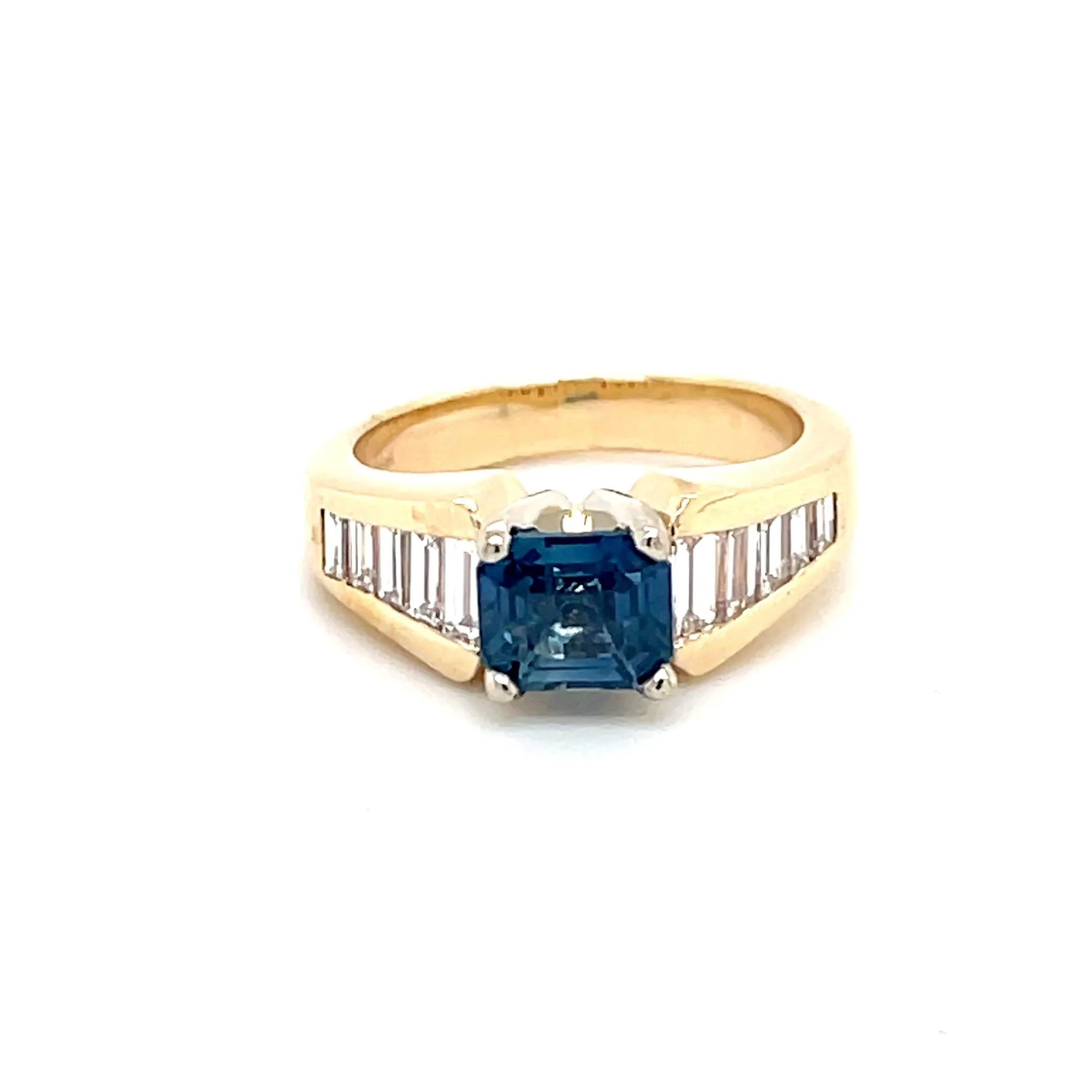 ESTATE 14K YELLOW GOLD STEP CUT CEYLON SAPPHIRE RING