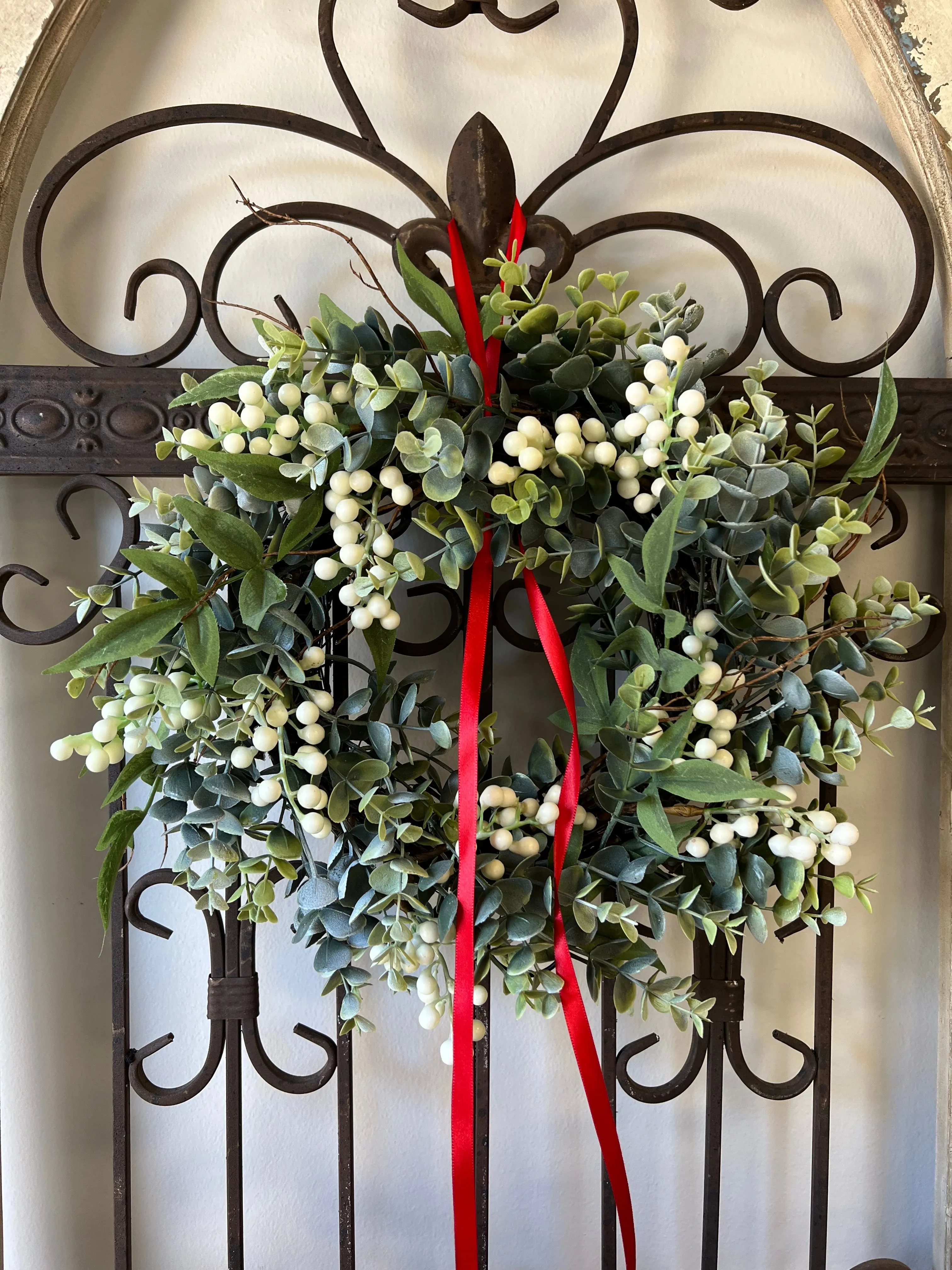 Eucalyptus and White Berry Mini Wreath for Christmas, Set of 2