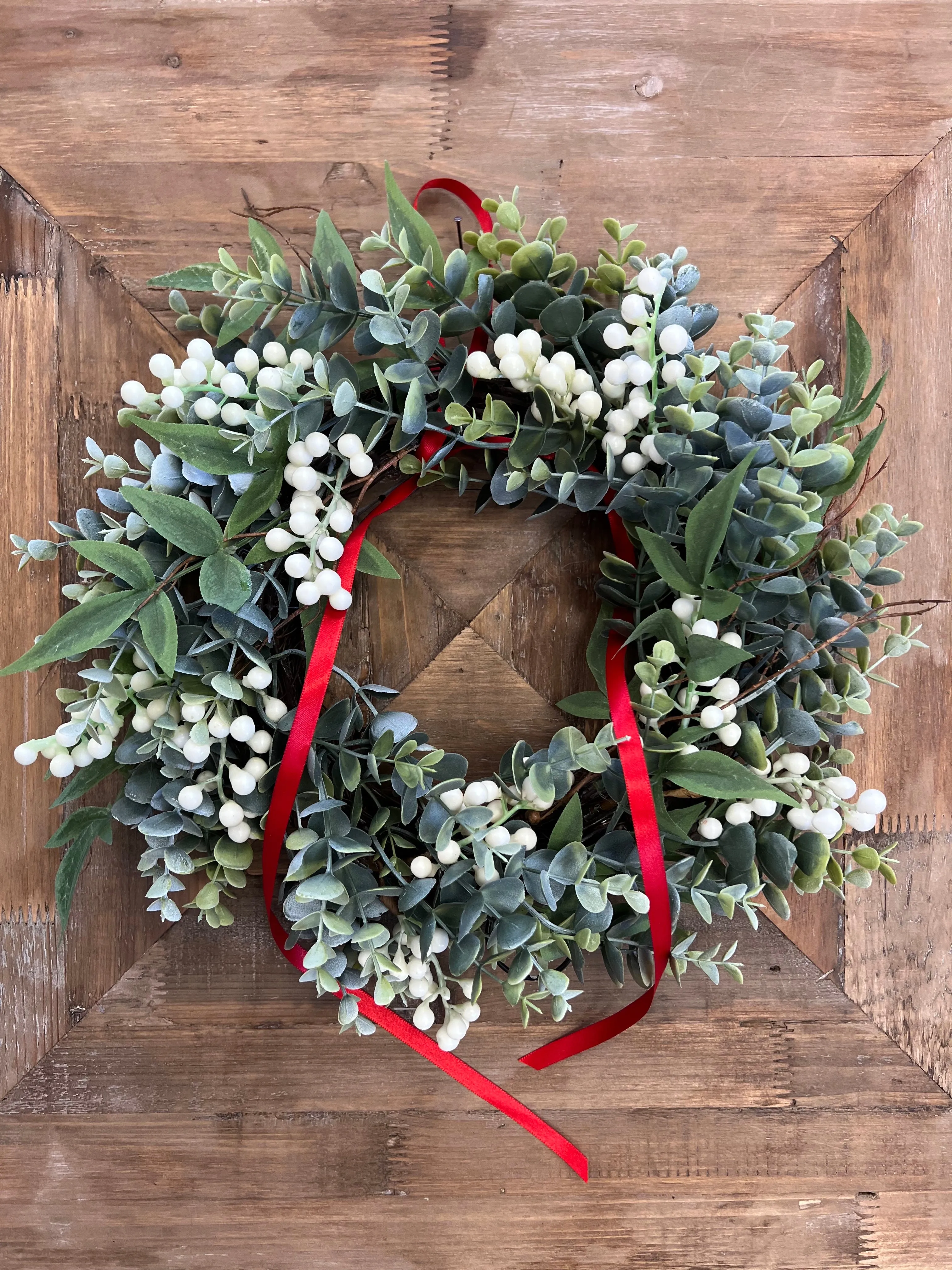 Eucalyptus and White Berry Mini Wreath for Christmas, Set of 2