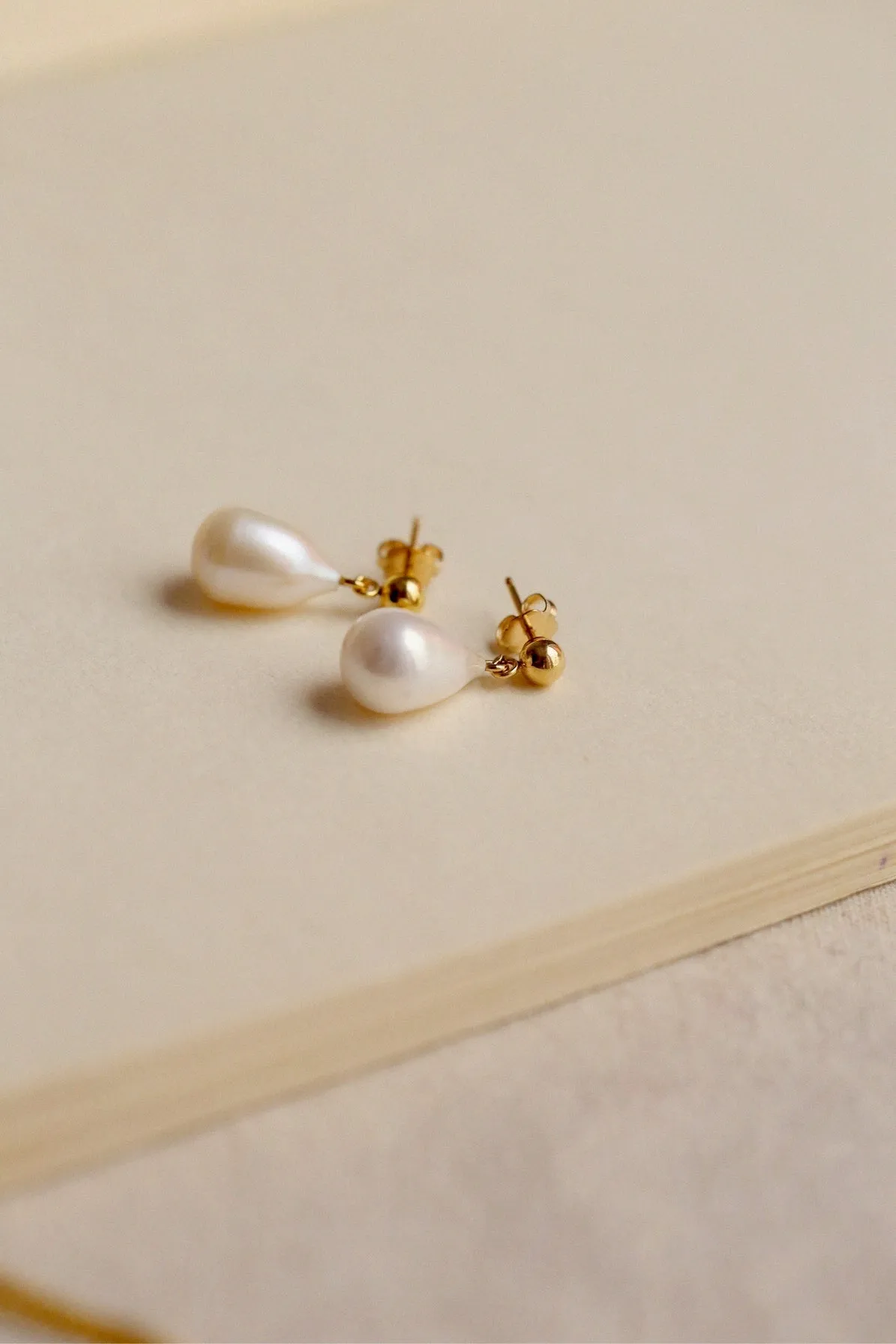 Evelyn Pearl Earrings