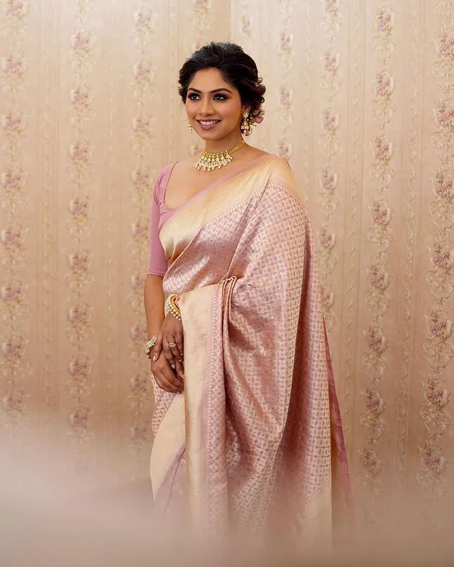 Excellent Baby Pink Soft Silk Saree With Effervescent Blouse Piece