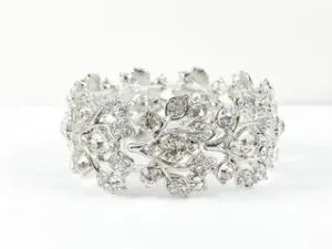 Fancy Leaf Floral Design Stretch Fashion Bracelet