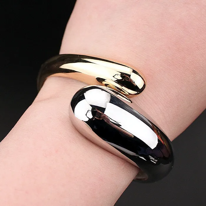 Fashion Jewelry Alloy Simple Bangles Bracelets for Women in Gold Color