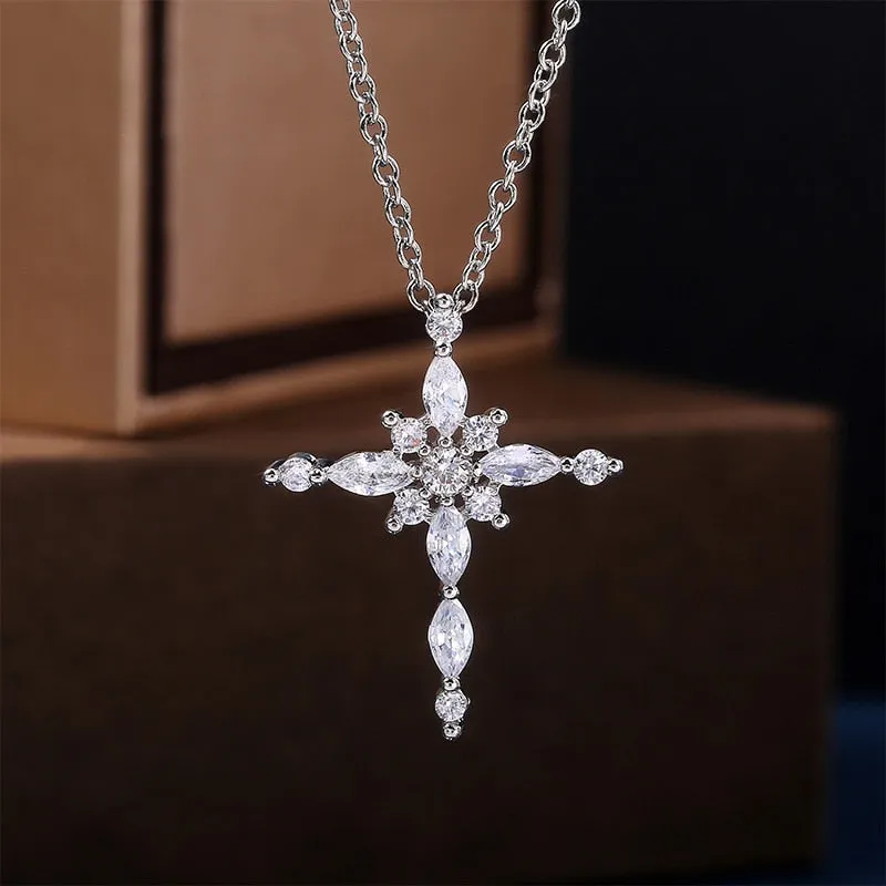 Fashion Jewelry Delicate Cross Pendant Necklaces for Women with Zircon in Silver Color