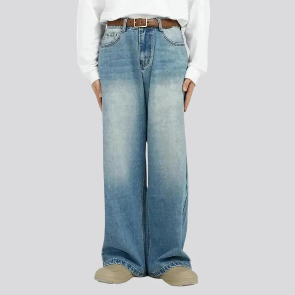 Fashionable baggy-fit 90s men's jeans