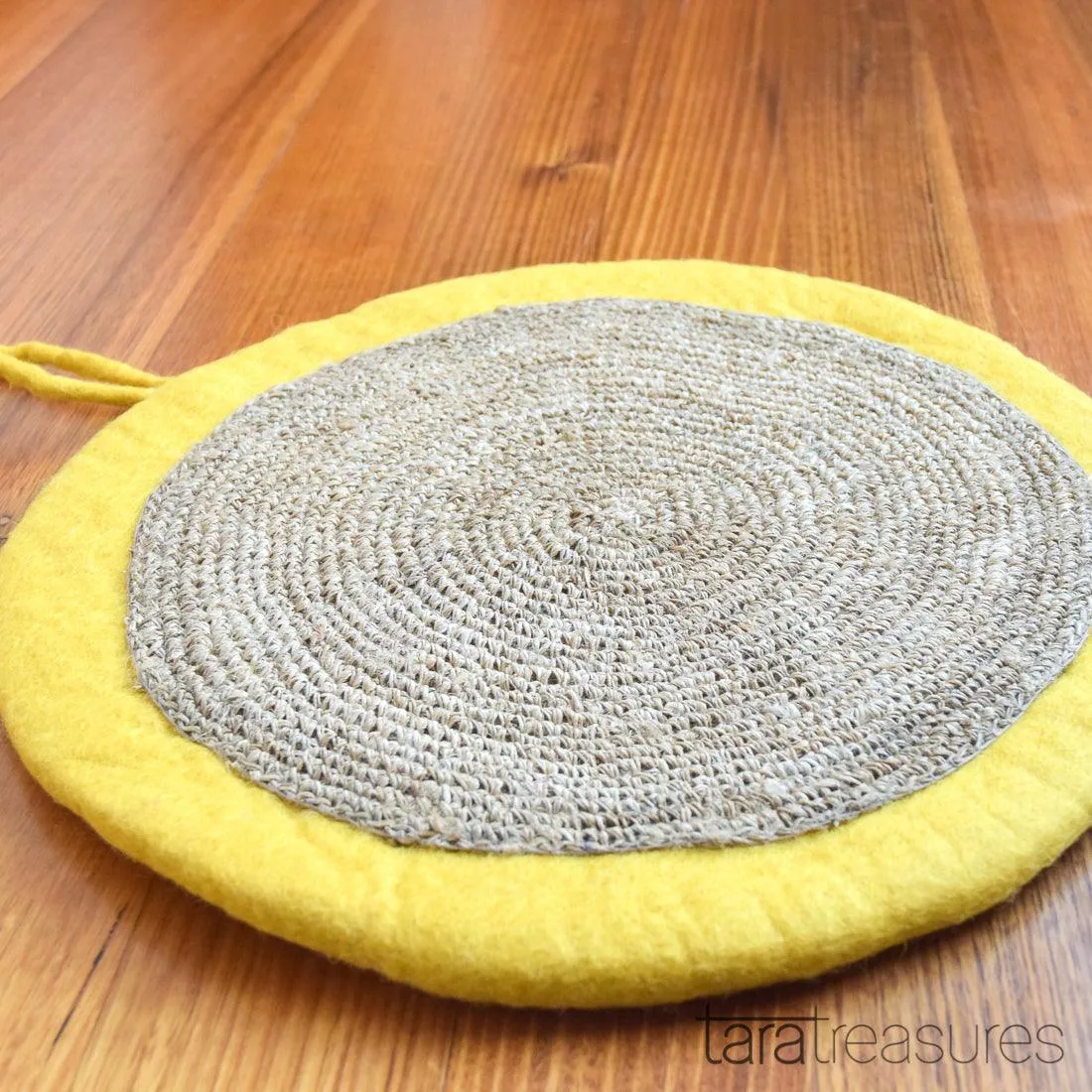 Felt and Jute Cat Scratcher - Yellow Pizza