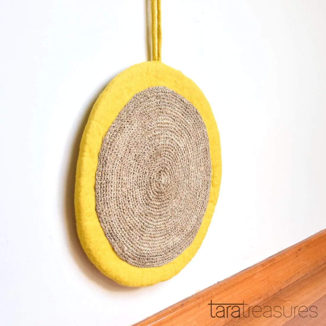 Felt and Jute Cat Scratcher - Yellow Pizza