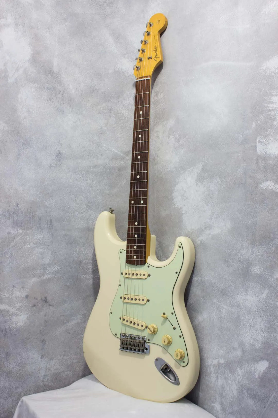 Fender Japan '62 Stratocaster ST62-70TX Vintage White 1998