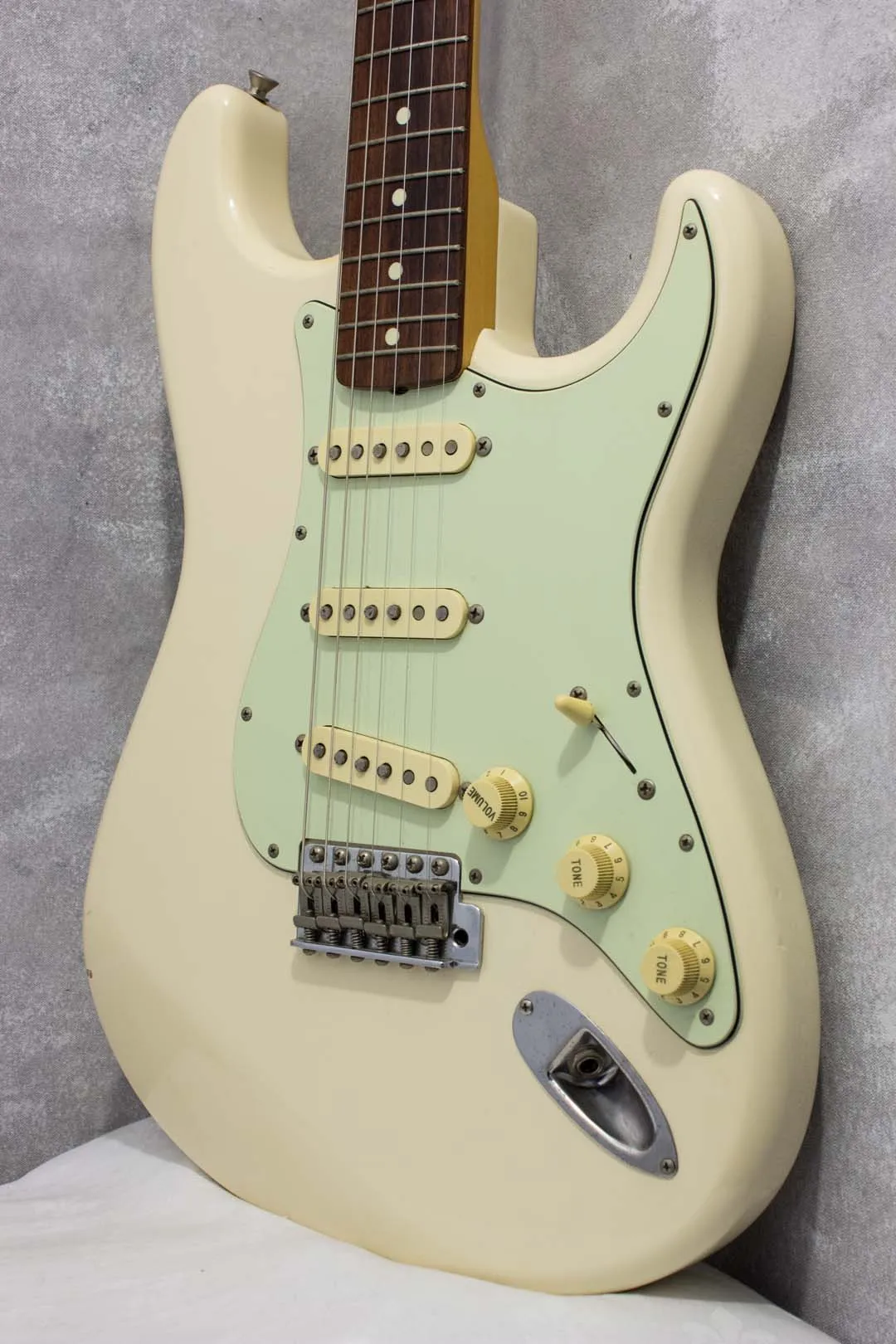 Fender Japan '62 Stratocaster ST62-70TX Vintage White 1998