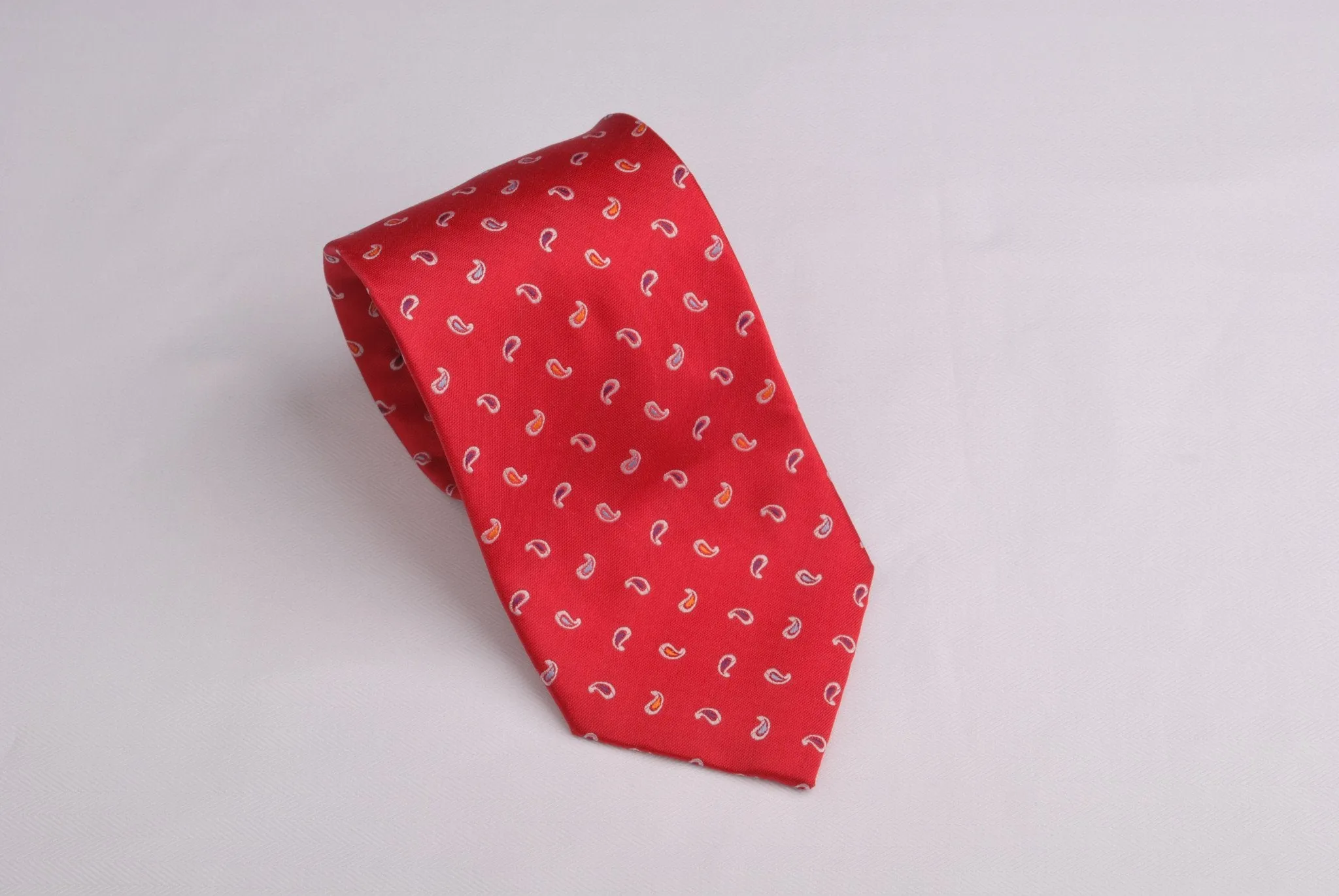 Fiery Red Modern Woven Tie with Burgundy Paisley Luxury Fashion 3"