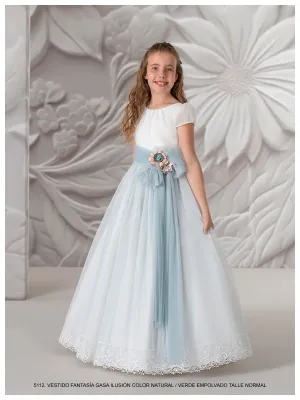 First Communion Dress Model 5112: Fantasy and Elegance in Natural White