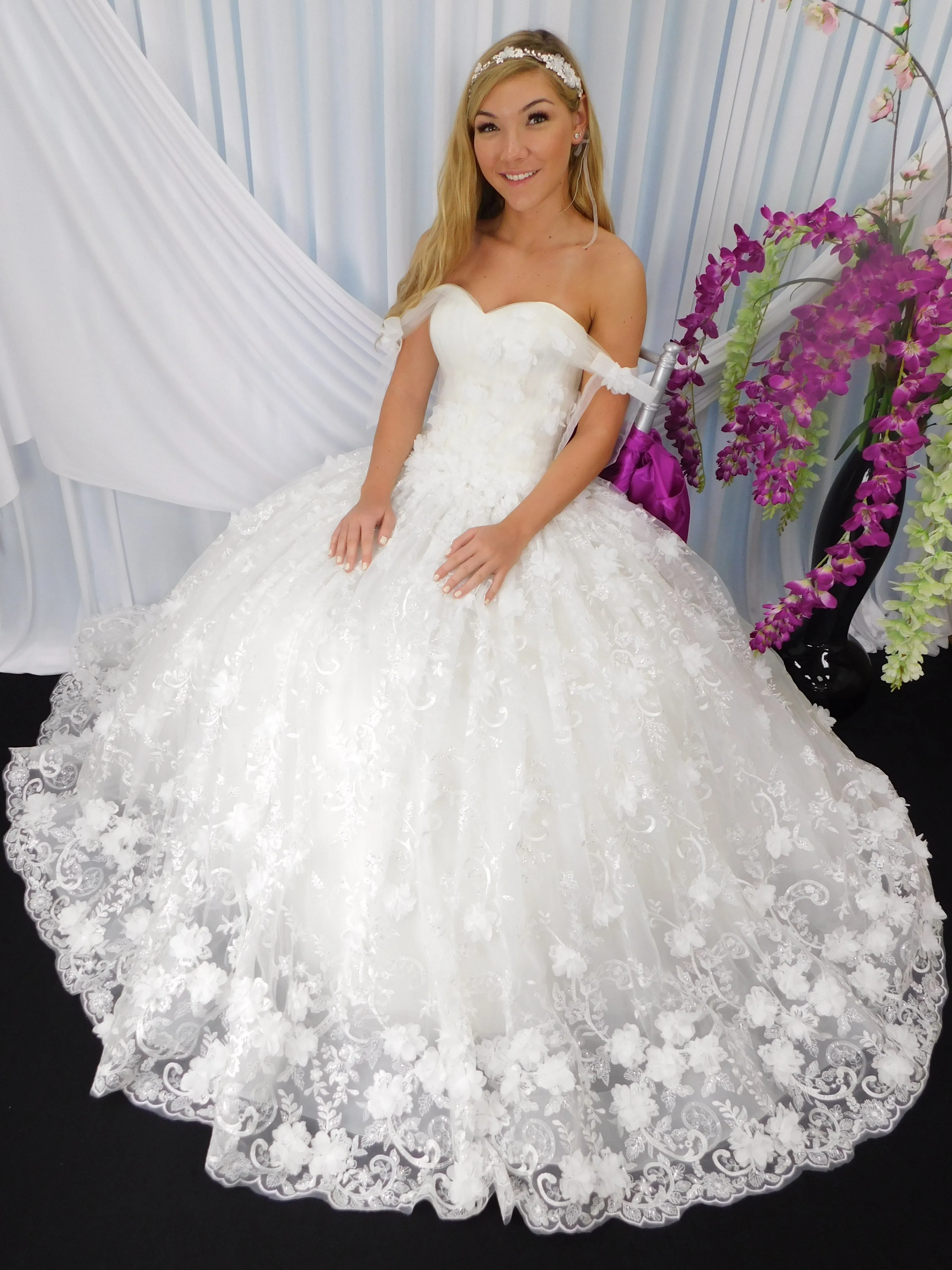 FLEUR ROMANTIQUE Sweetheart 3D Chiffon Floral Lace Bridal Ball Gown