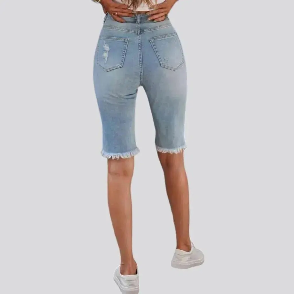 Frayed-hem knee-length jean shorts for ladies