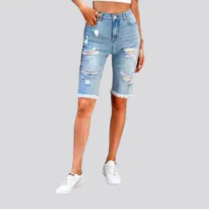 Frayed-hem knee-length jean shorts for ladies