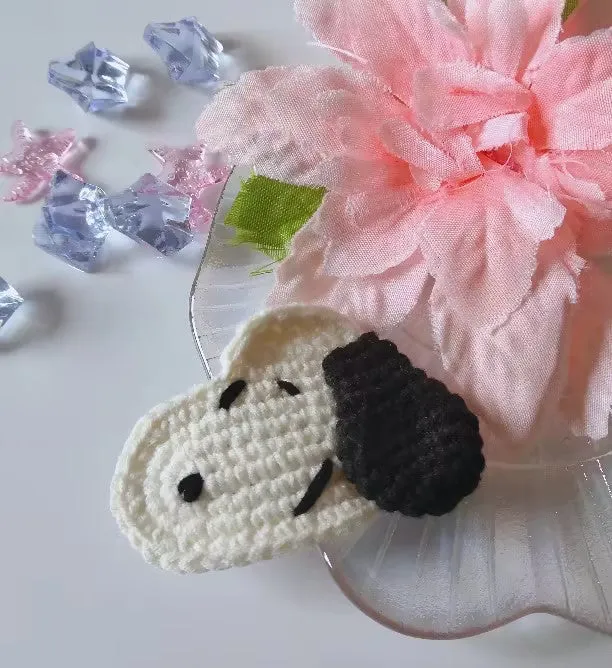 Free Pattern - Snoopy Styled Hair Clips  (free crochet pattern)