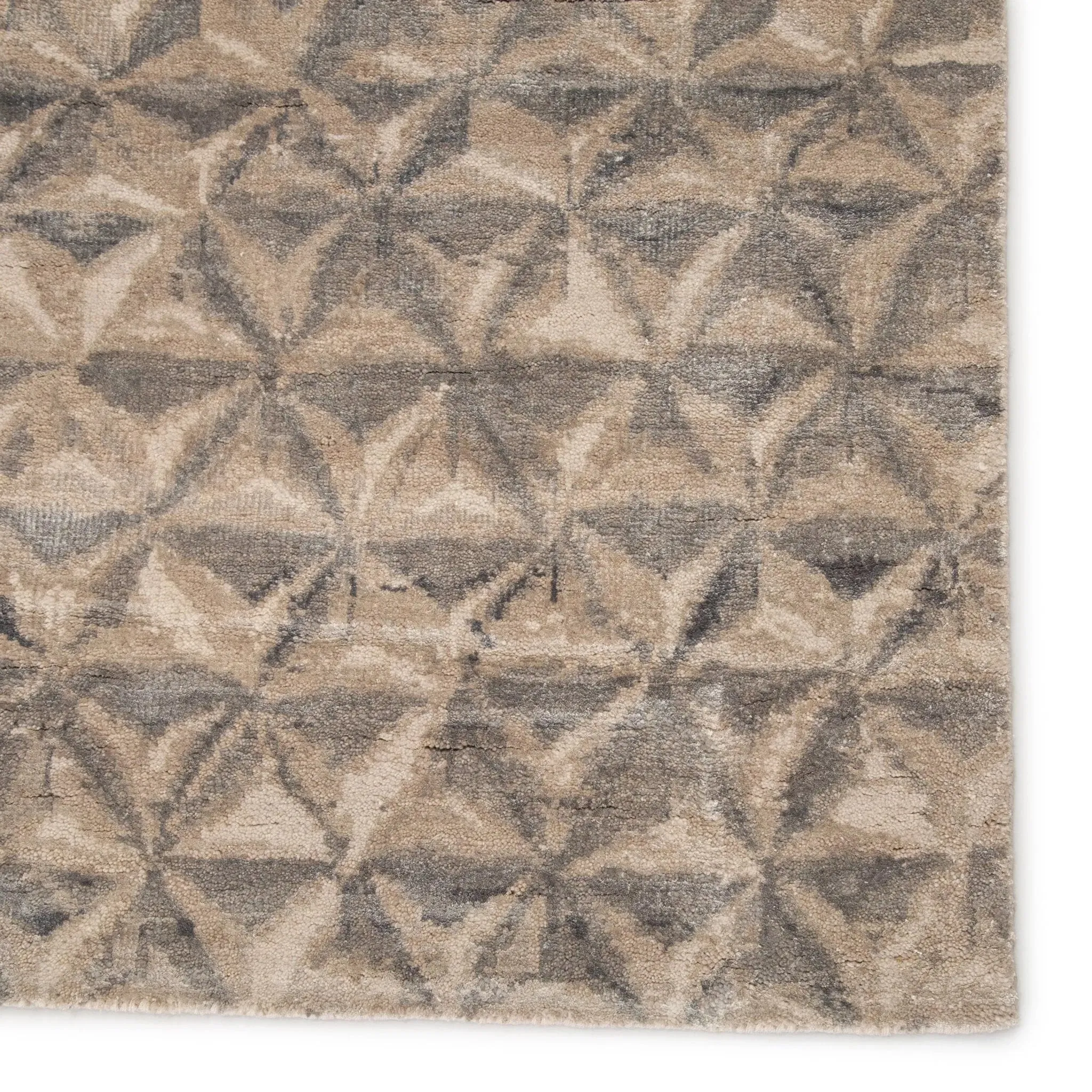 Free Verse Edge By Kavi FVK01 Raagam Gray/Beige Rug