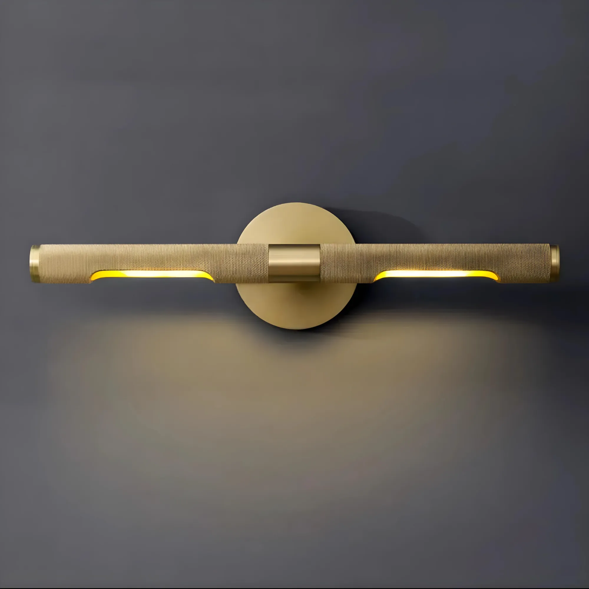 GILLY / Knurled Brass Wall Light