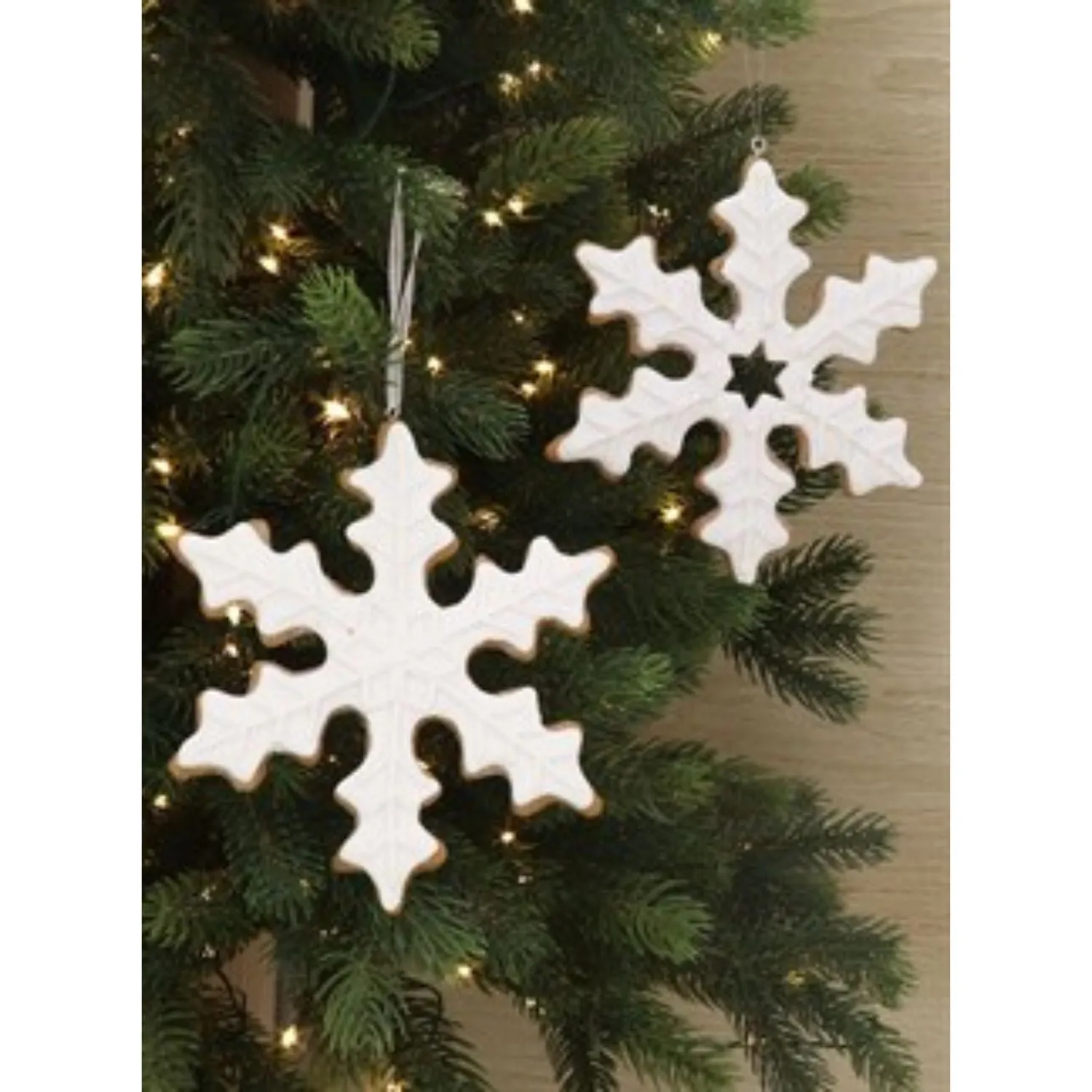 Gisela Graham Resin White Gingerbread Snowflake (Choice of 2)