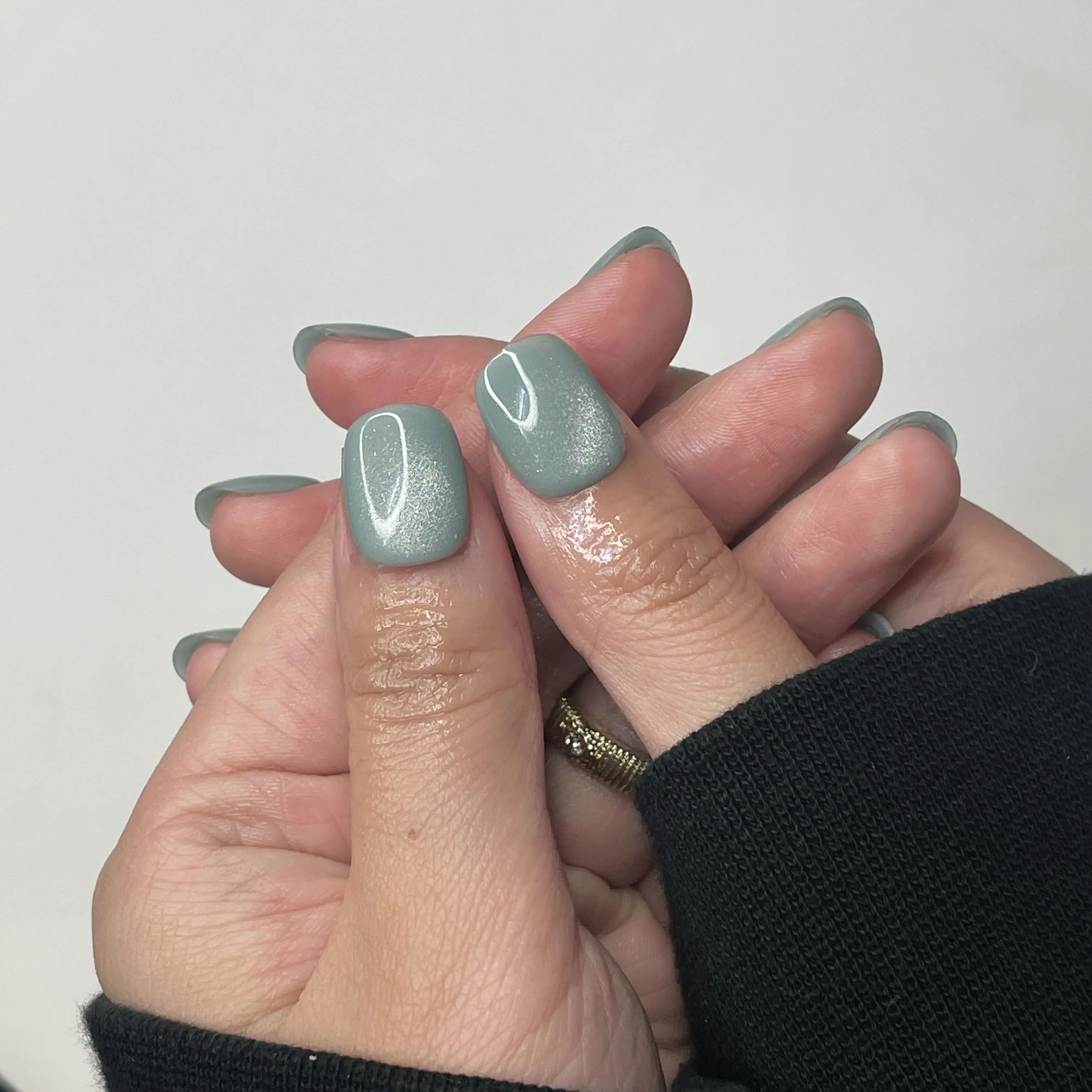 Glacier Cat Eye Nails