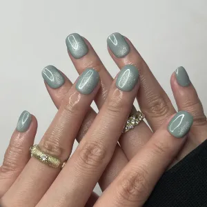 Glacier Cat Eye Nails