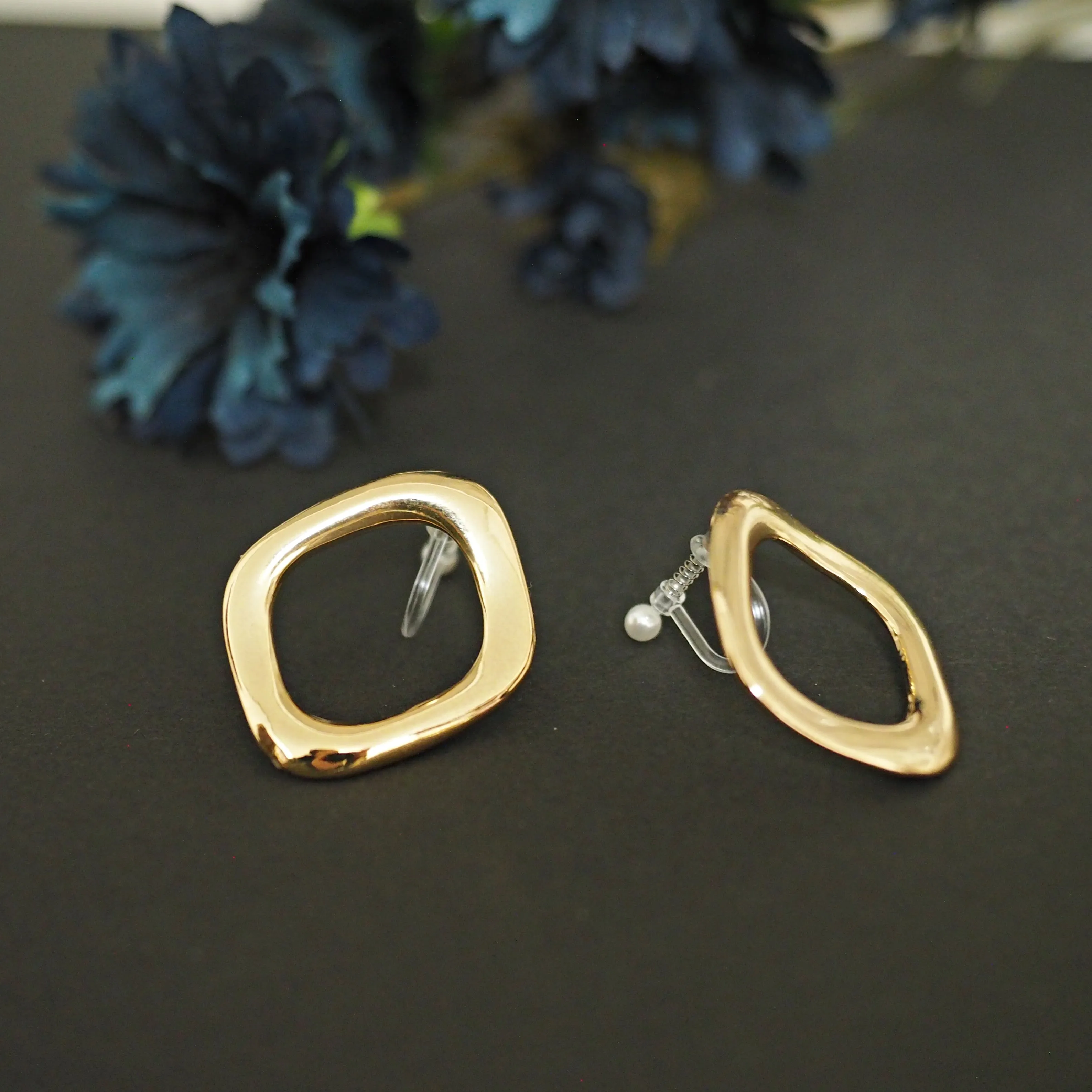 Gold / Silver Organic-Shaped Hoop 30mm Invisible Clip On Earrings