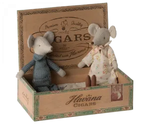 Grandma & Grandpa In Cigarbox