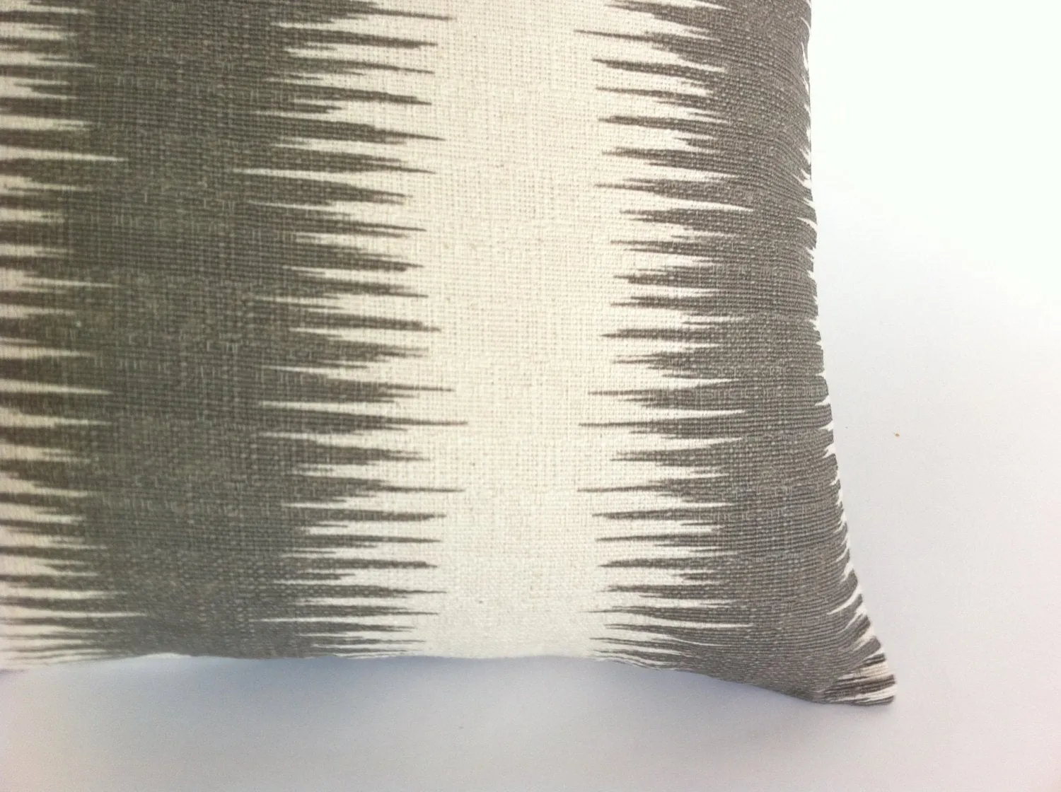 Gray Cream Pillow Cover / 12x18 12x21 20x20 22x22 24x24 26x26 16x24 Grey Pillow case / Rustic Grey Cushion Cover