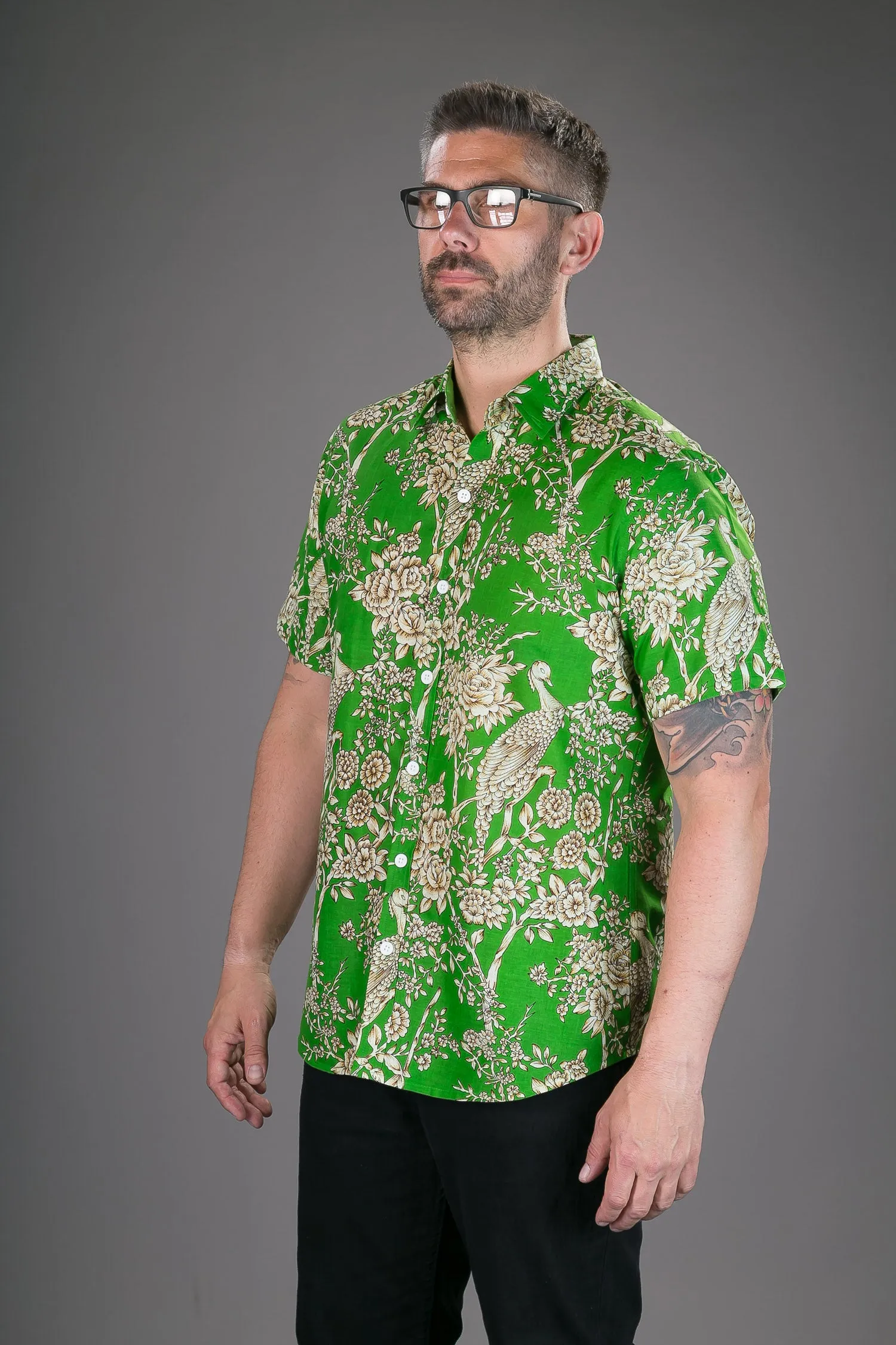 Green Peacock Flowers Print Cotton Slim and Regular Fit Mens Shirt Short Sleeve