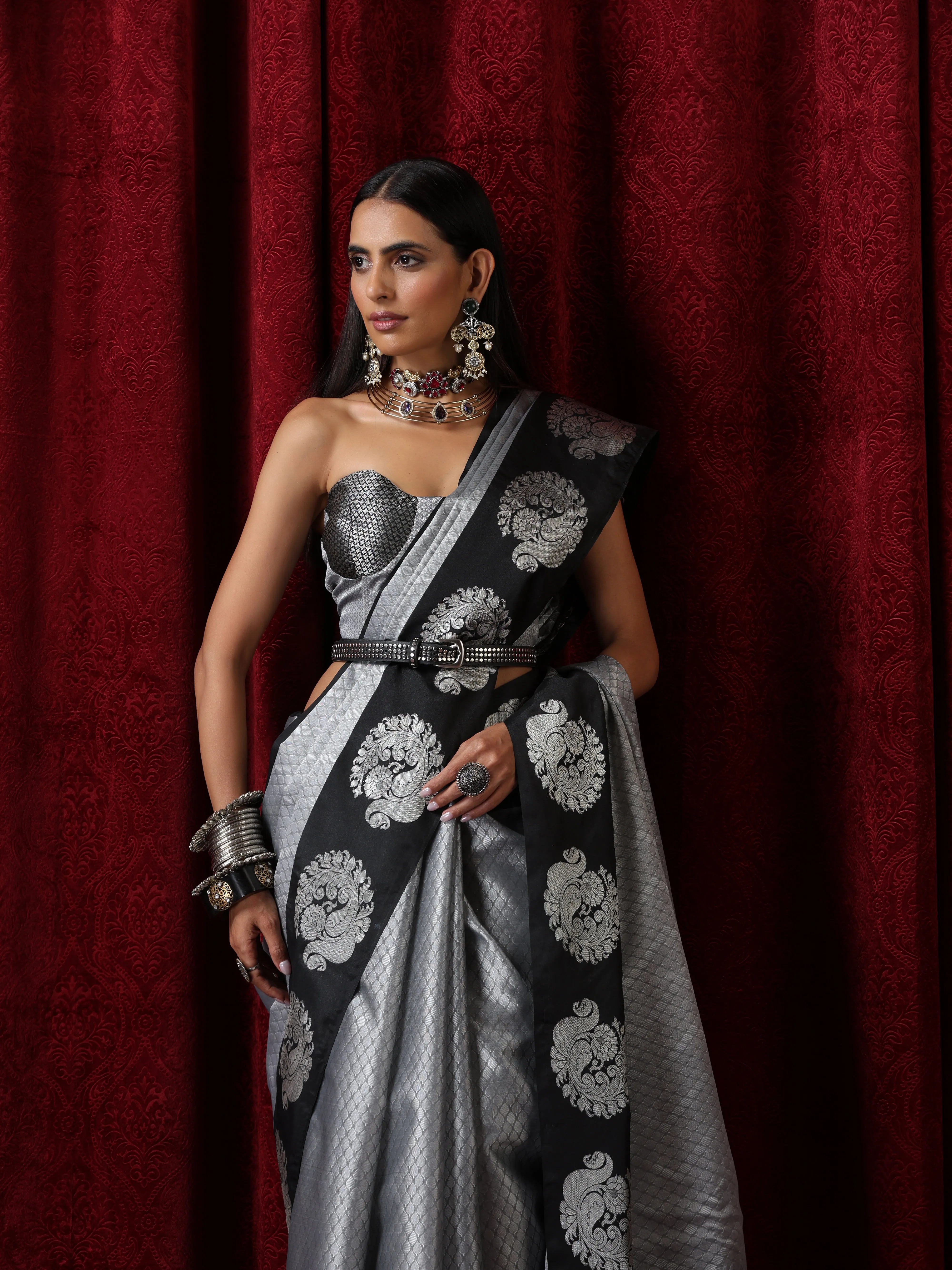 Grey Jacquard Saree with Black Border with Blouse Fabric