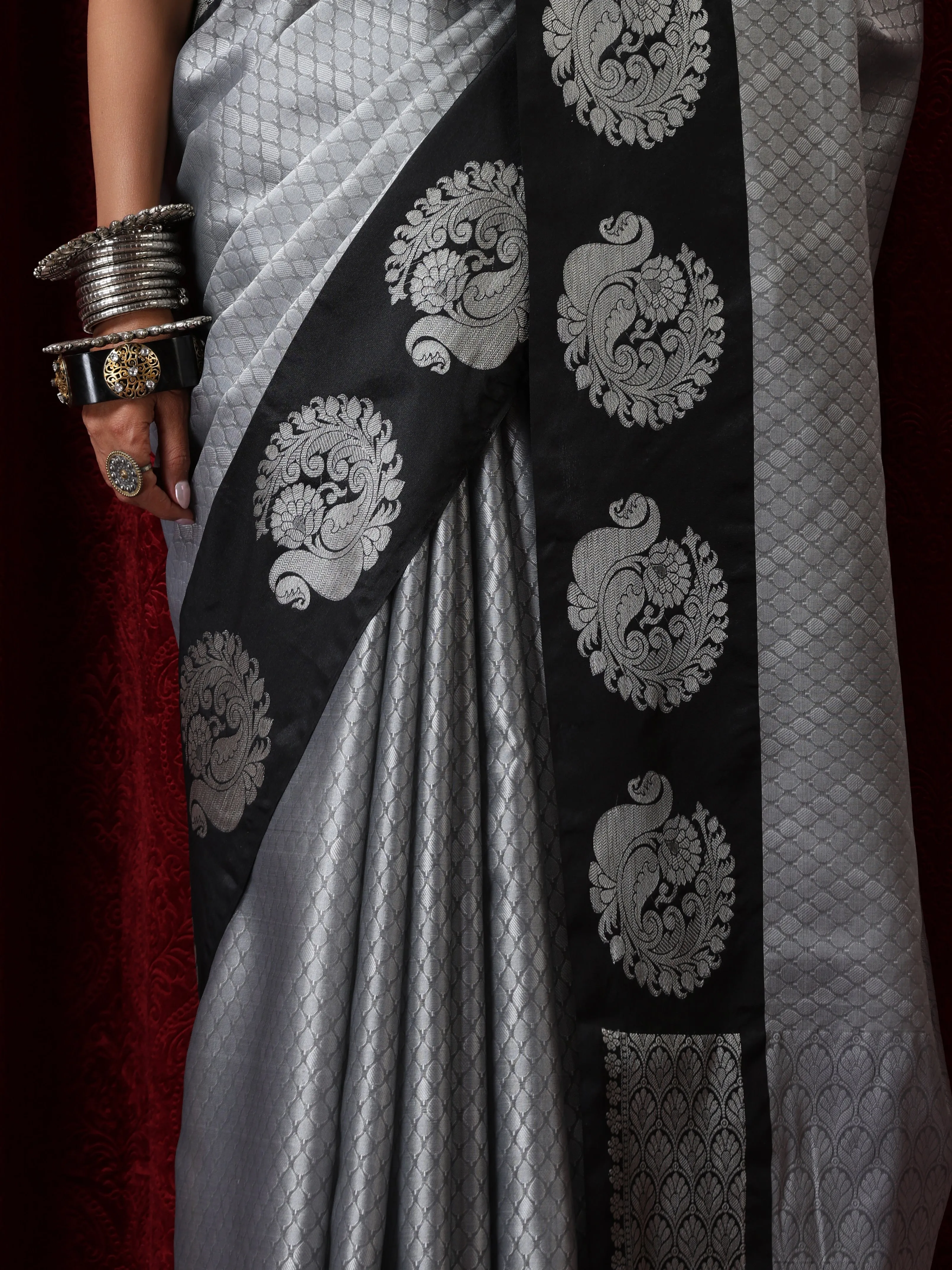 Grey Jacquard Saree with Black Border with Blouse Fabric