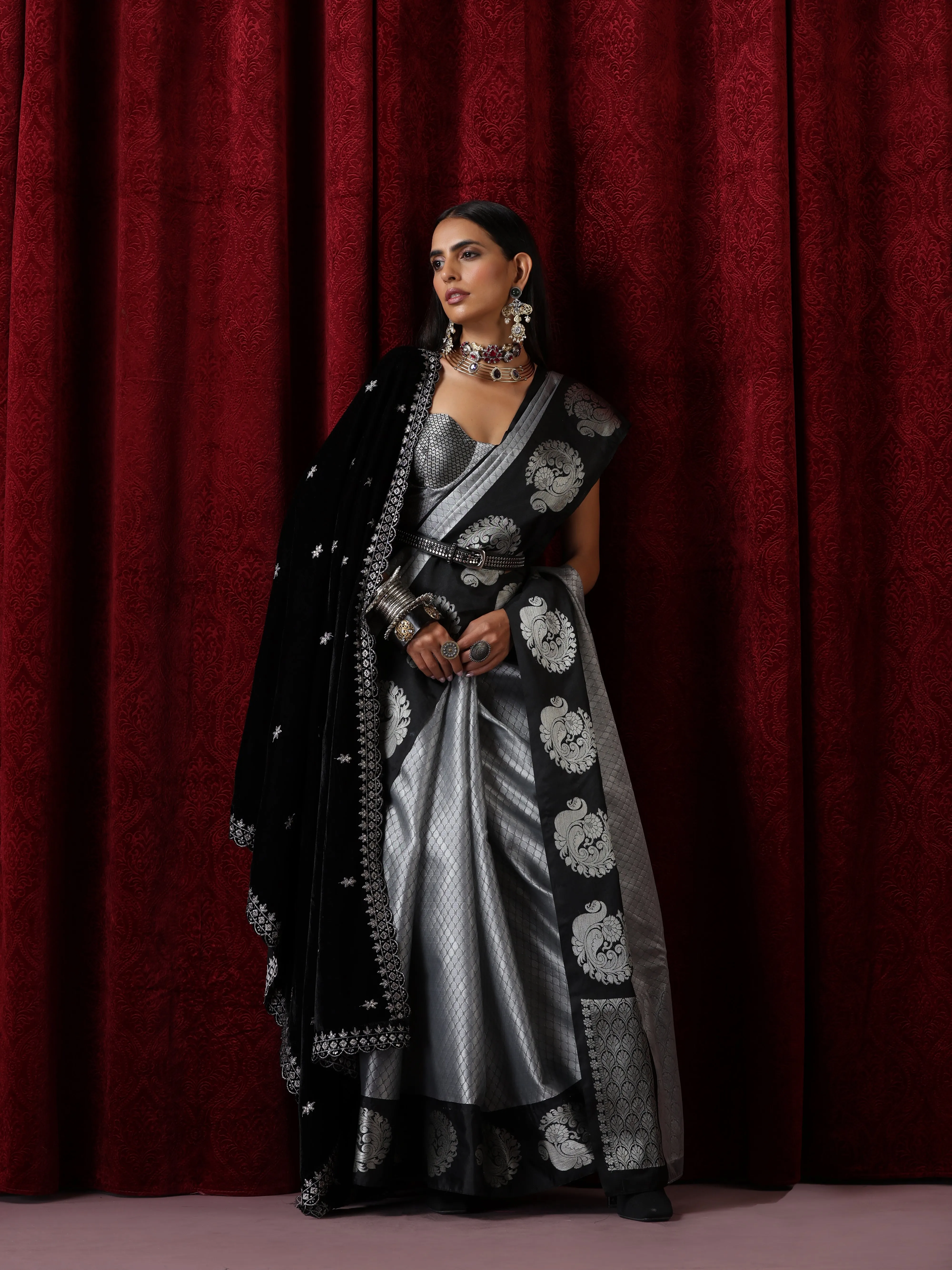 Grey Jacquard Saree with Black Border with Blouse Fabric