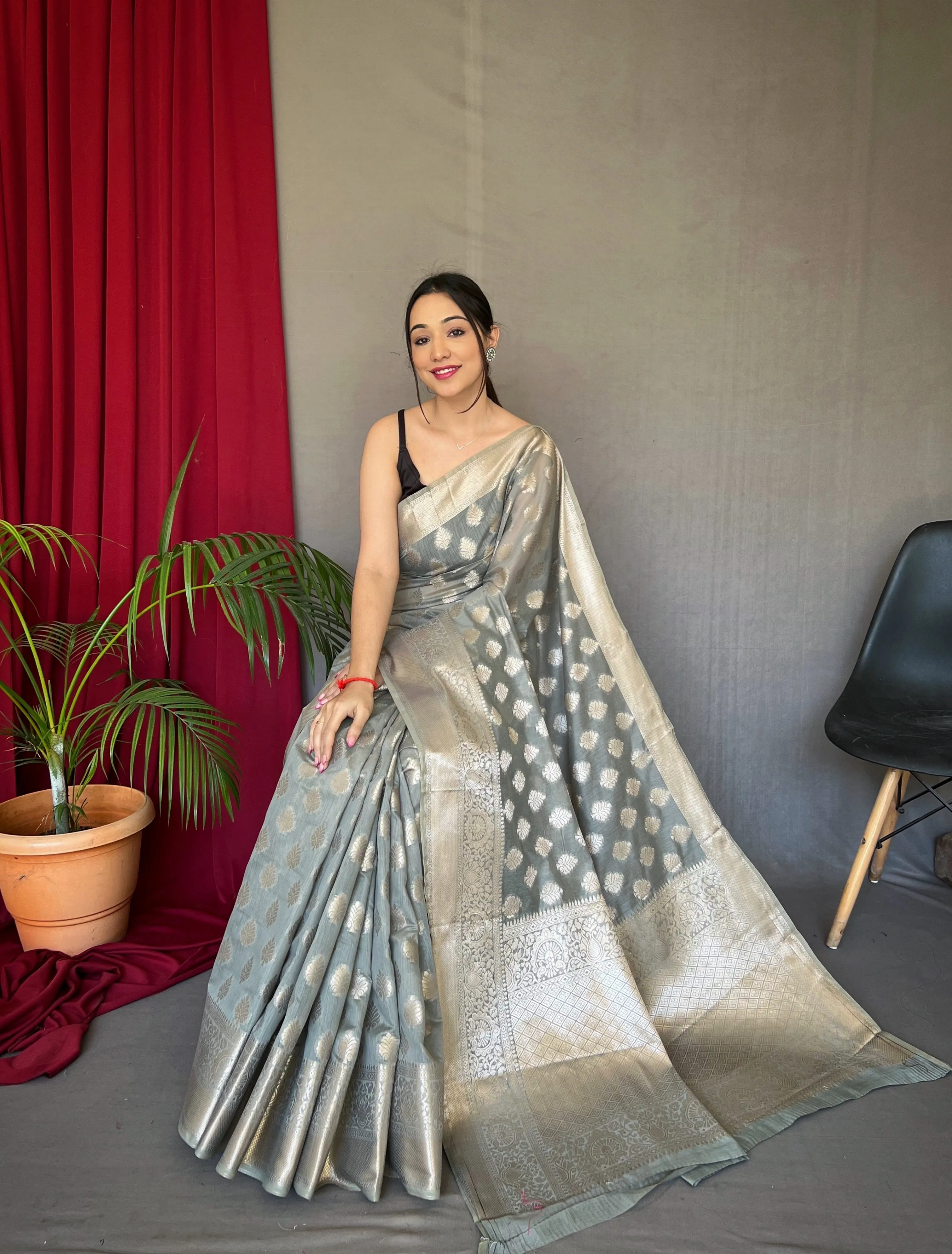 Grey Man Mohini Cotton Muslin Woven Saree