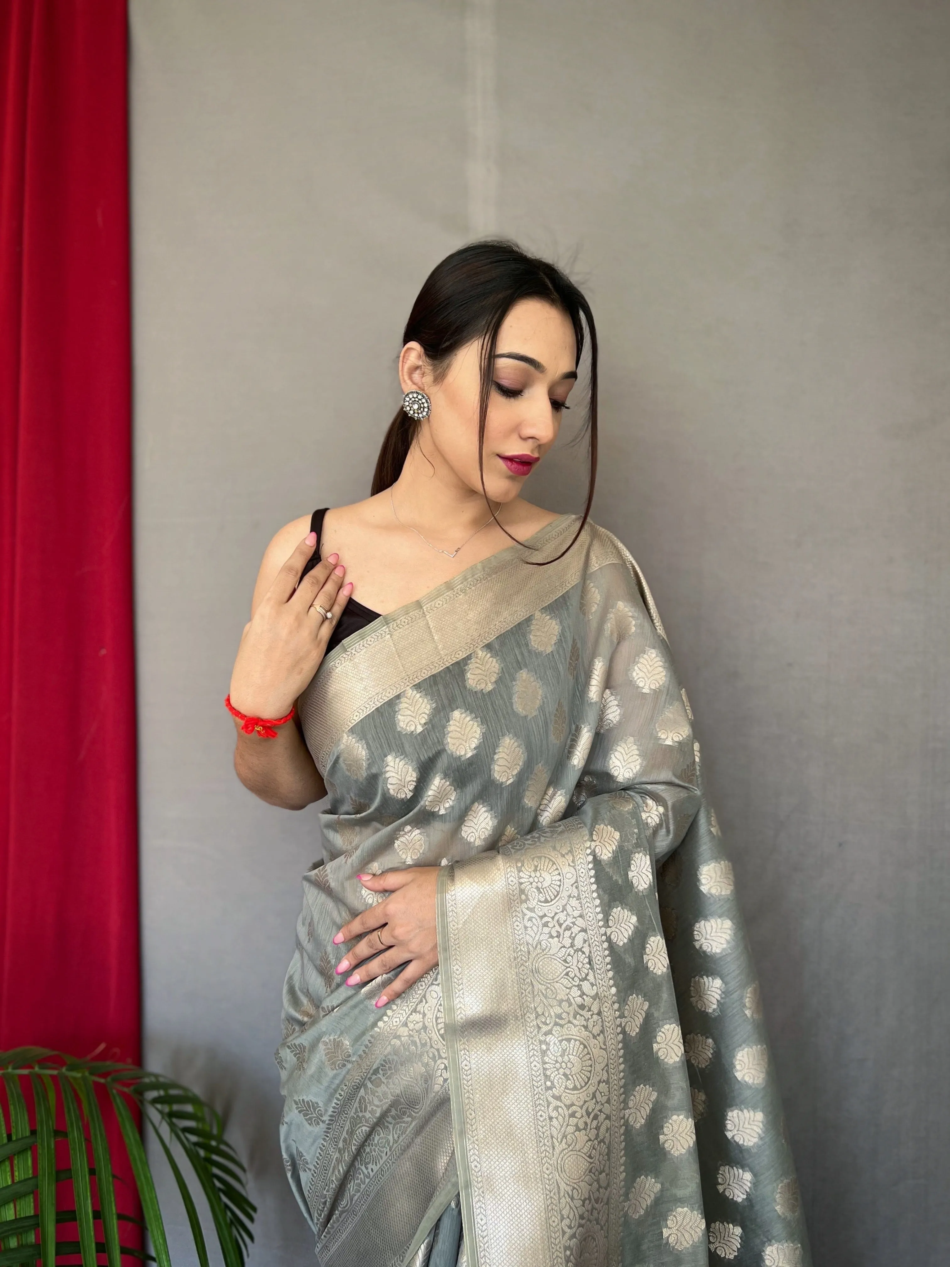 Grey Man Mohini Cotton Muslin Woven Saree