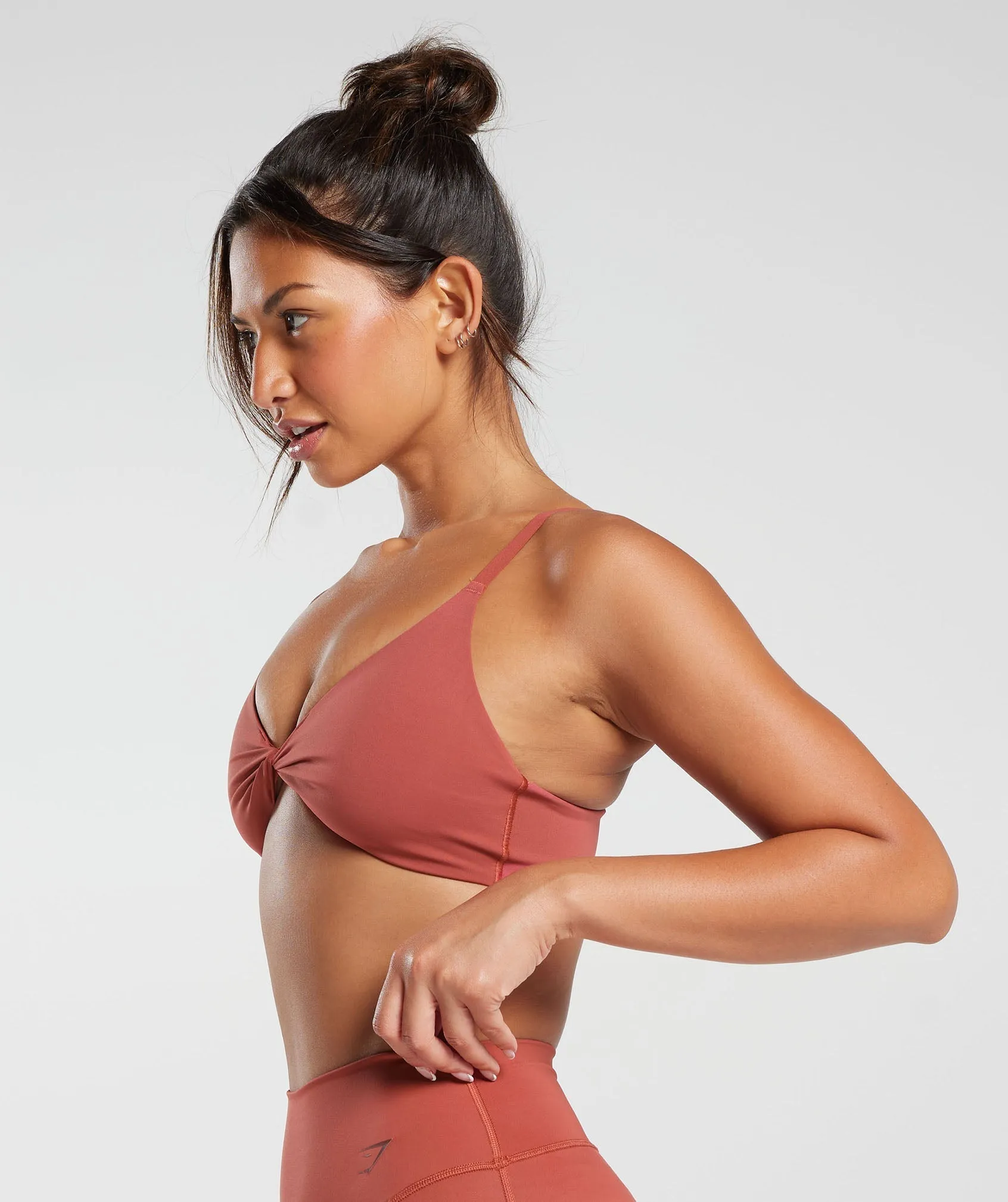 Gymshark Elevate Twist Front Bralette - Rust Red