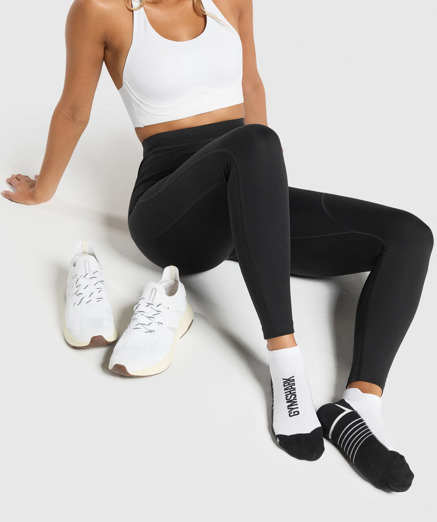 Gymshark Tab Running Socks - White/Black