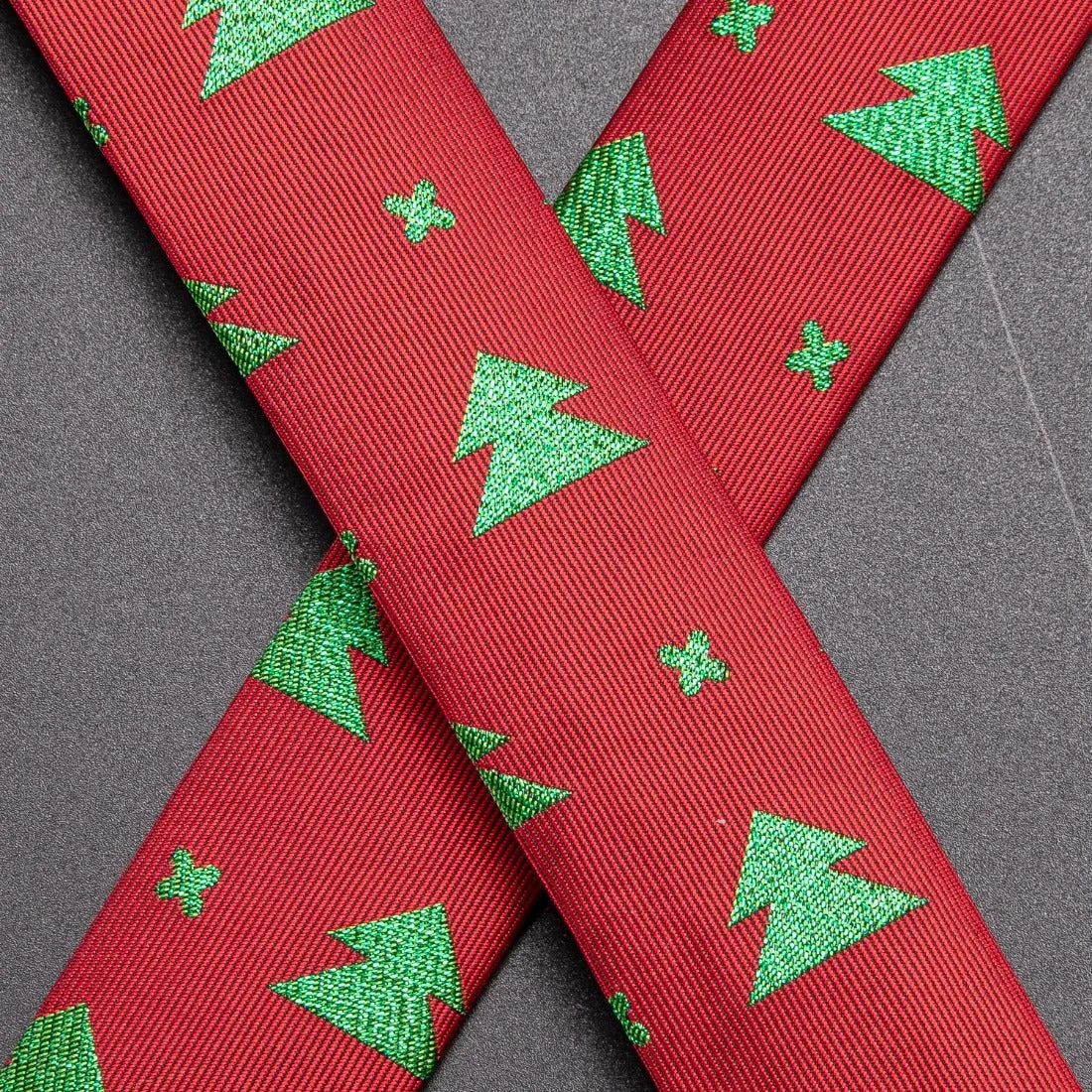 Hi-Tie Red Green Christmas Tree Suspender Bow Tie Hanky Cufflinks Set