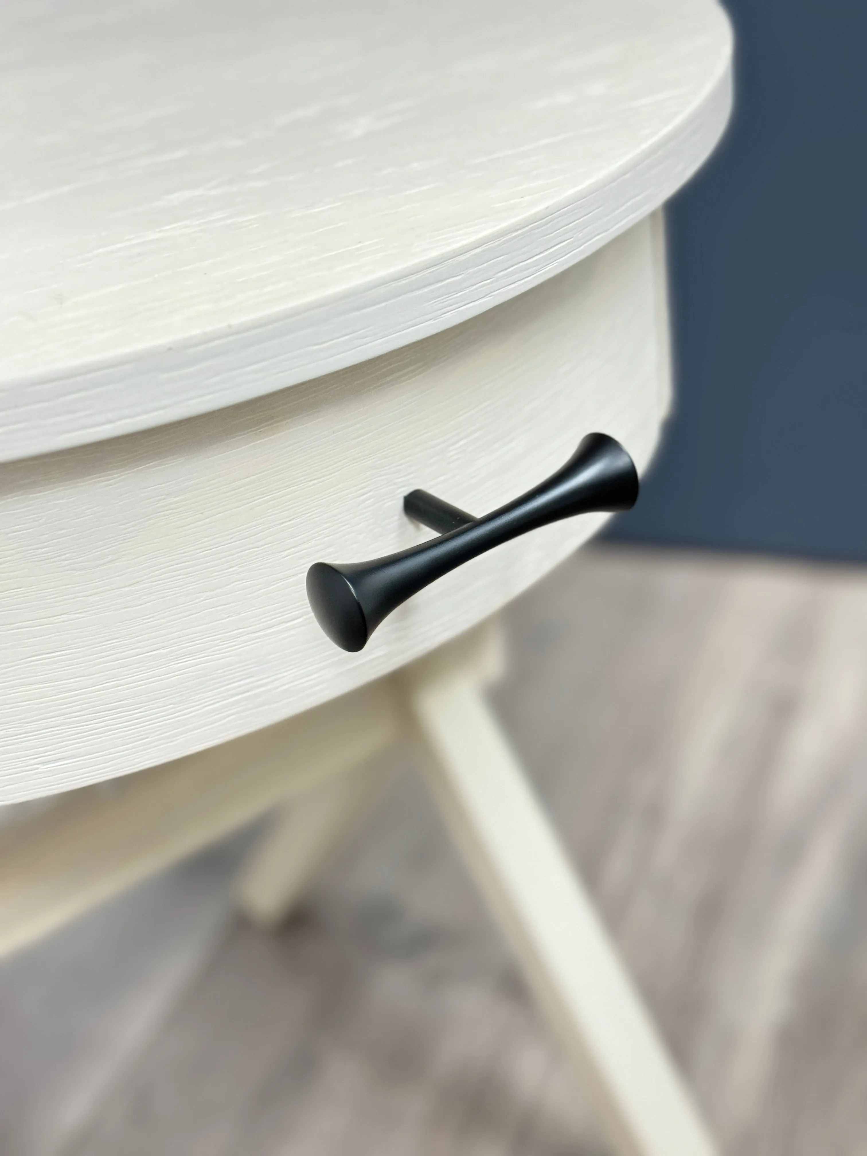 Hourglass Drawer Pull "MCM 01" Matte Black Mid-Century Cabinet Knob