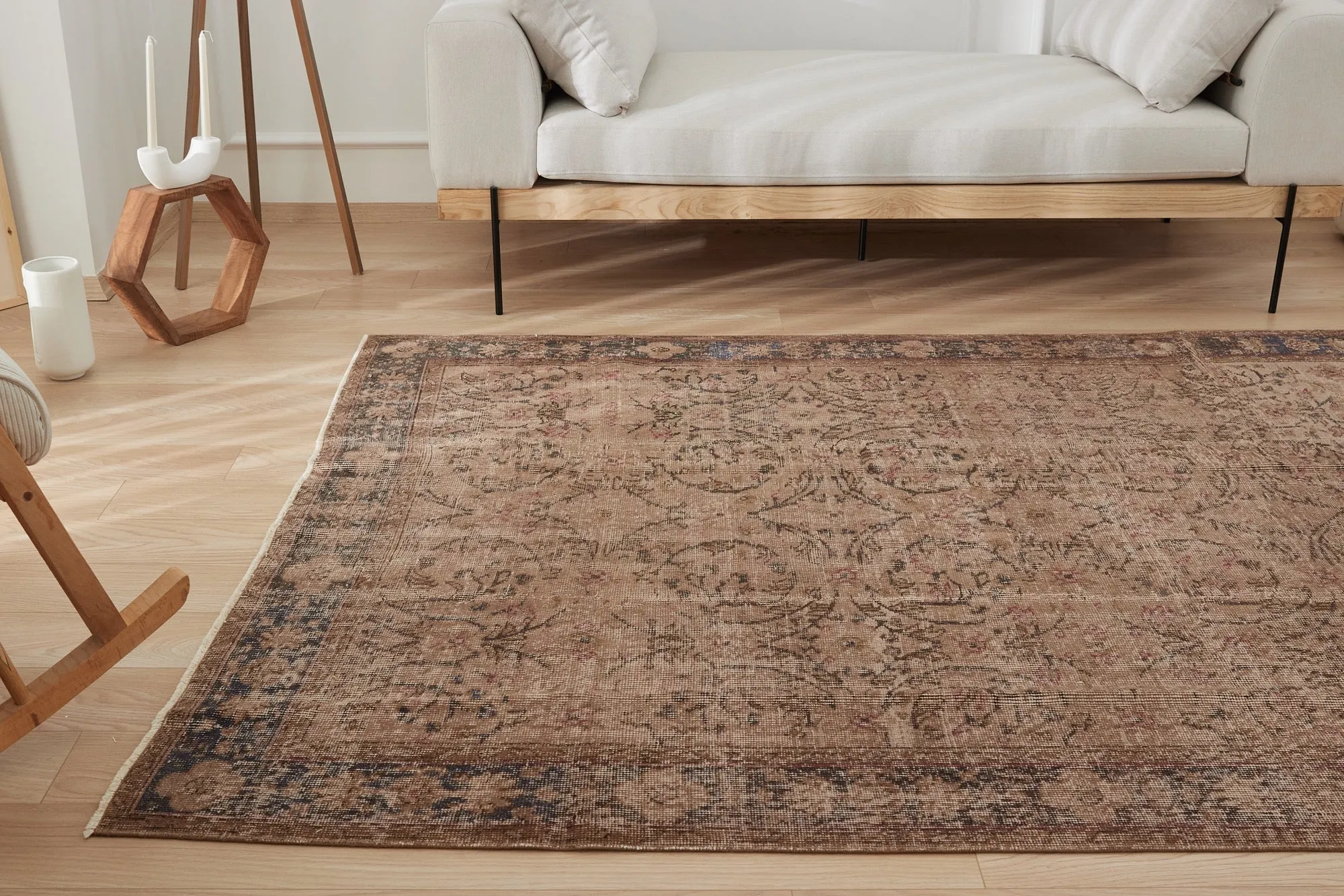 Ikeeshia - Vintage Turkish Area Rug