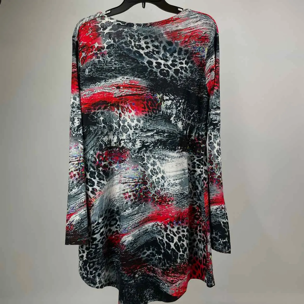 India Boutique Size One Size Gray/Red NWT Knit Bejeweled Top