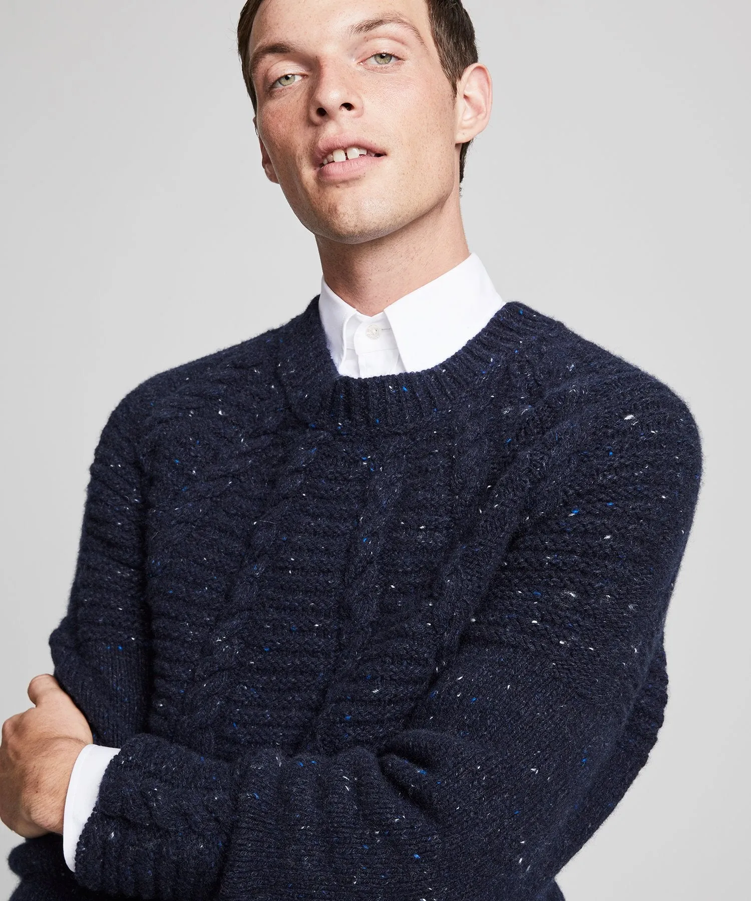 Inis Meain Raglan Cable Crewneck Sweater in Navy