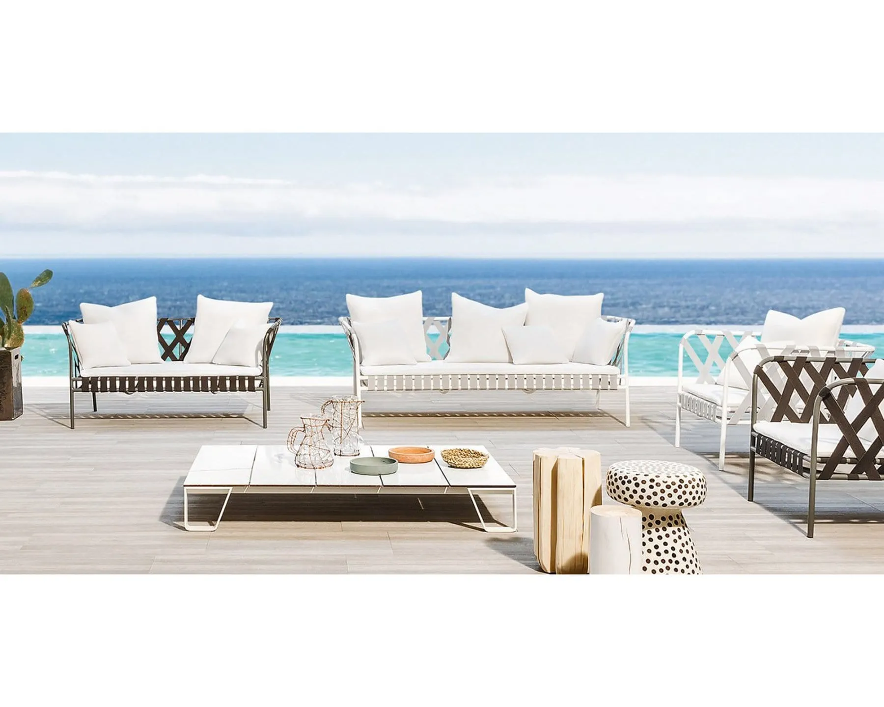 InOut 853 Outdoor Sofa