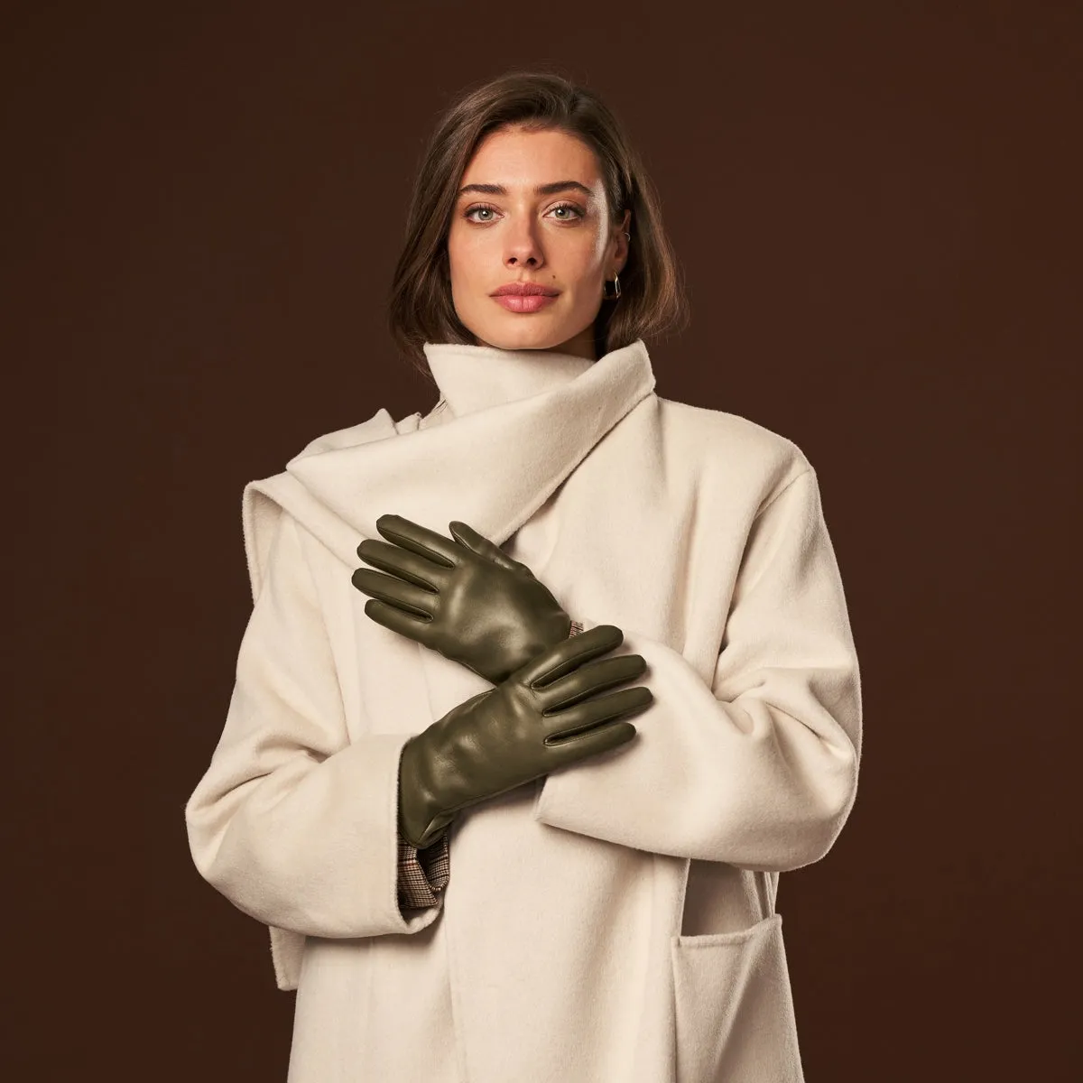 Isabella (green) - Italian lambskin leather gloves with luxurious cashmere lining