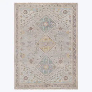 Ivory Traditional Wool Rug - 4' 11" x 6' 8"