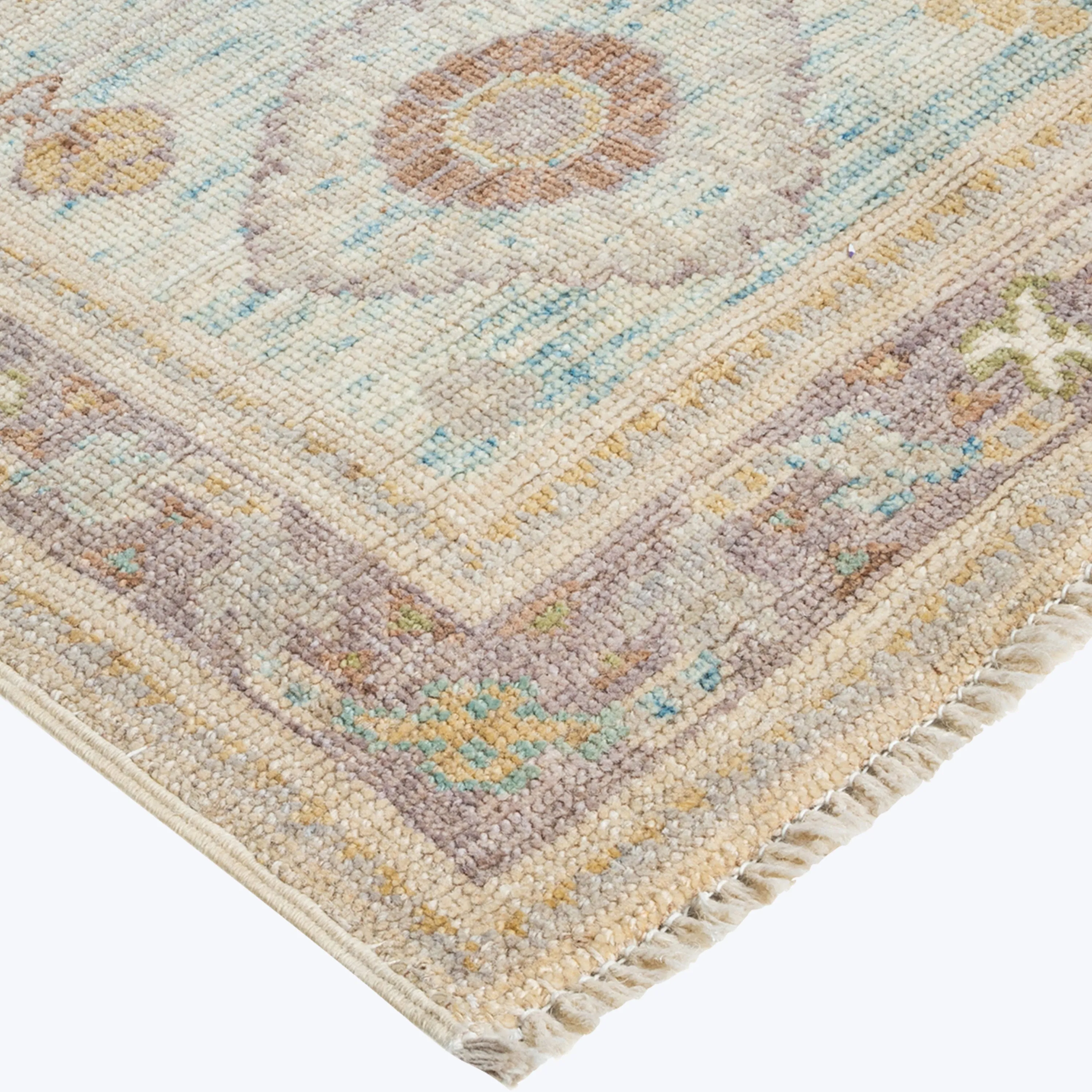 Ivory Traditional Wool Rug - 4' 11" x 6' 8"