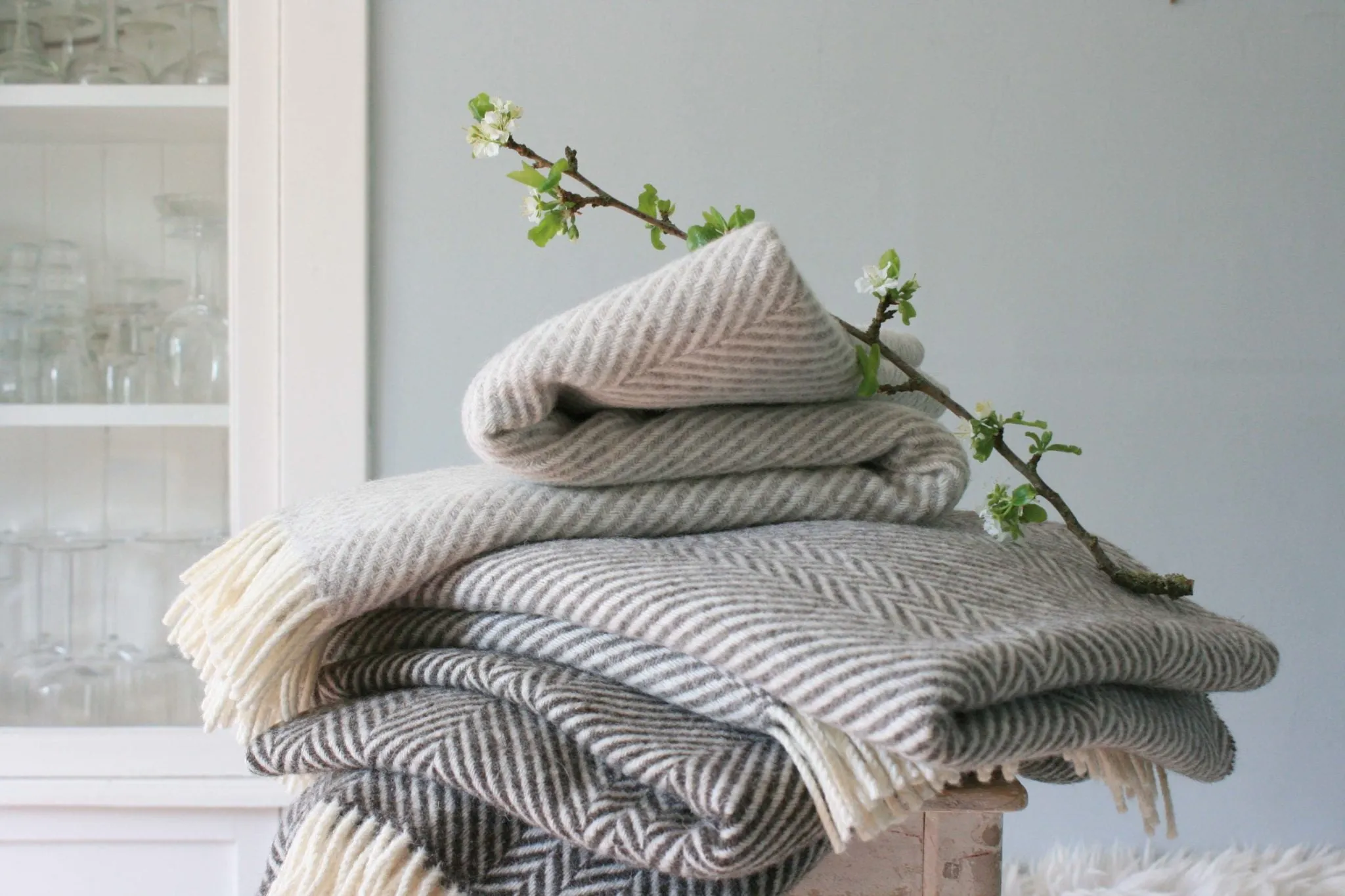 JACOBS WOOL THROW | LARGE | SILVER CHEVRON