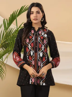 Jashvi Black Geometric Printed Rayon Slub Tunic With Buttons