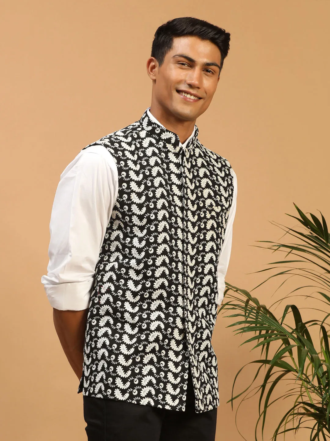 Jashvi Men Black Chikankari Embroidered Pure Cotton Nehru Jacket