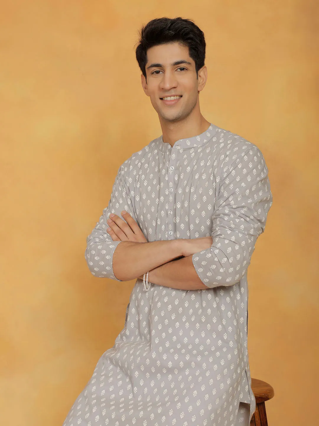 Jashvi Men's Gray And White Cotton Kurta and Pyjama Set