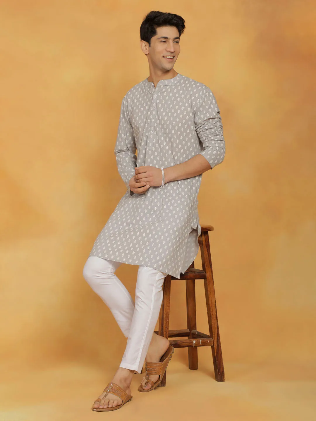 Jashvi Men's Gray And White Cotton Kurta and Pyjama Set