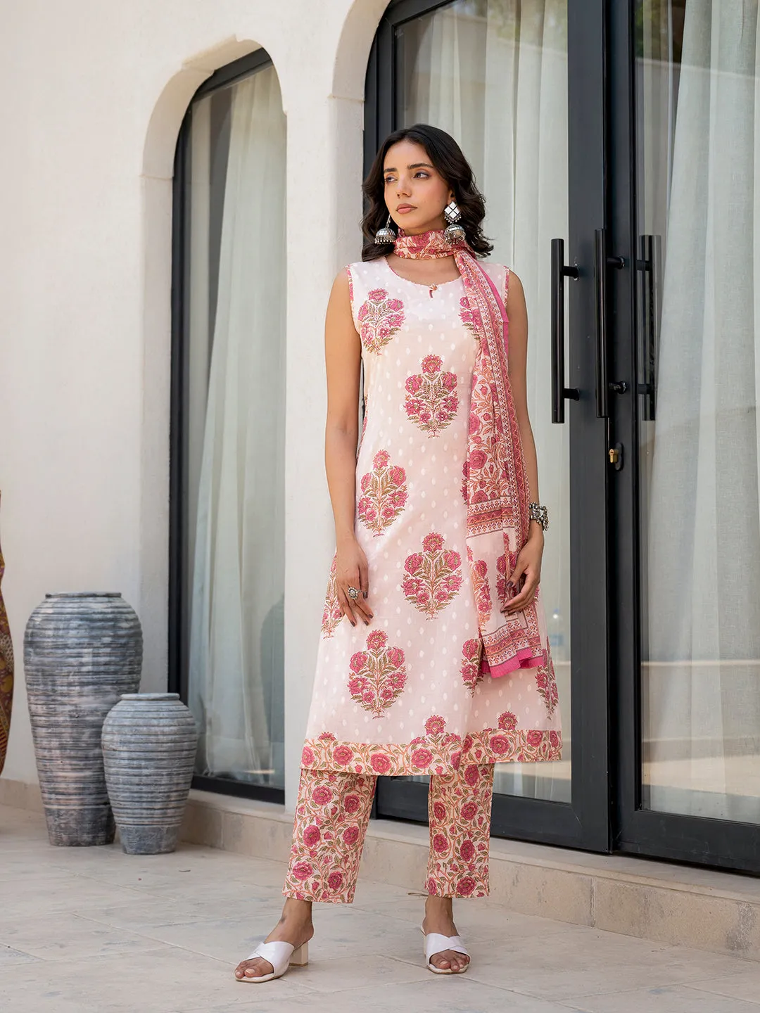 Jashvi Pink Floral Printed Cotton Straight Fit Kurta Pant Set